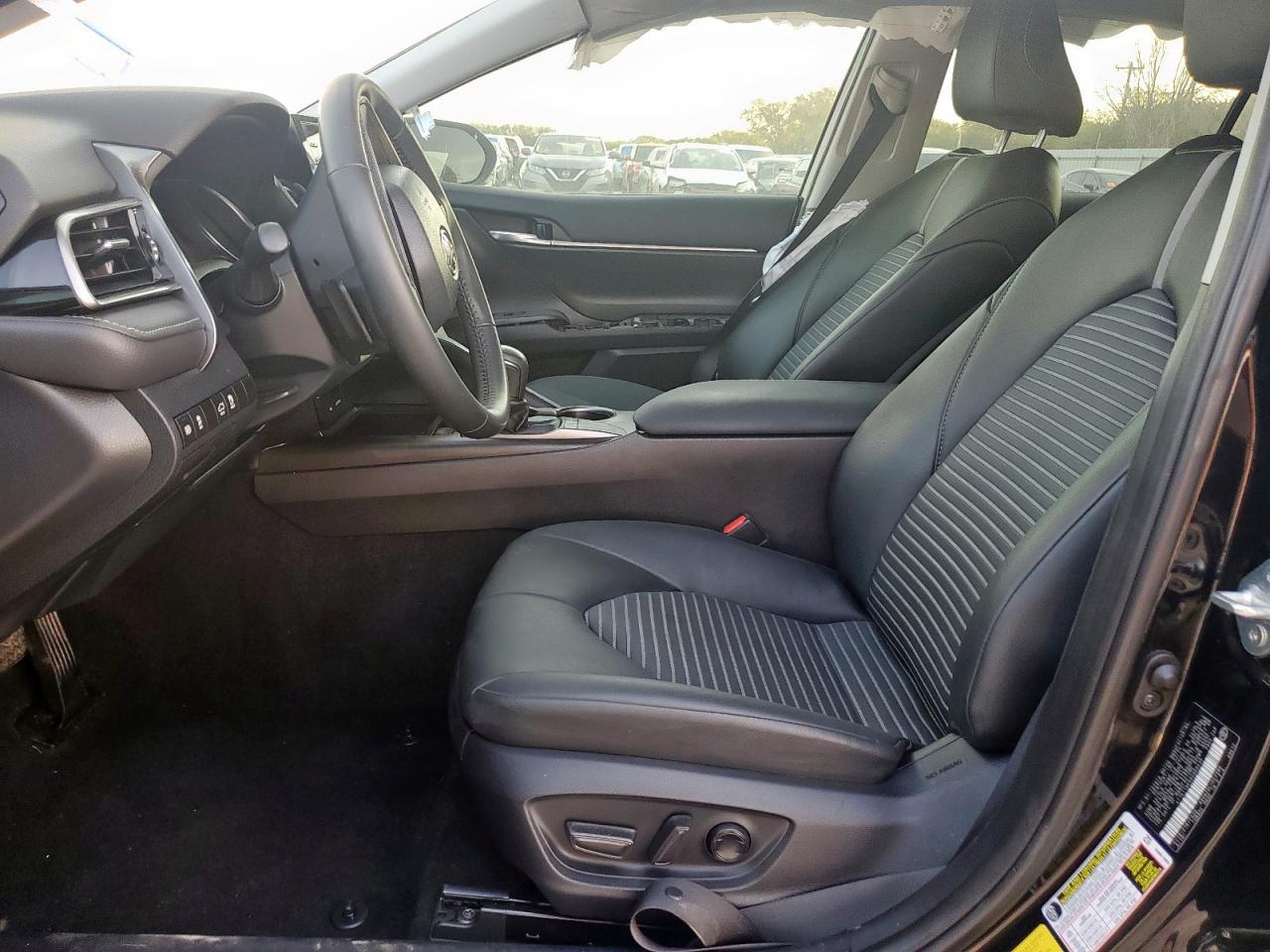 2024 Toyota Camry - zdjęcie 7