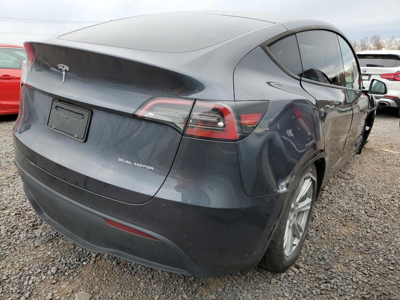 2024 Tesla Model Y - zdjęcie 3