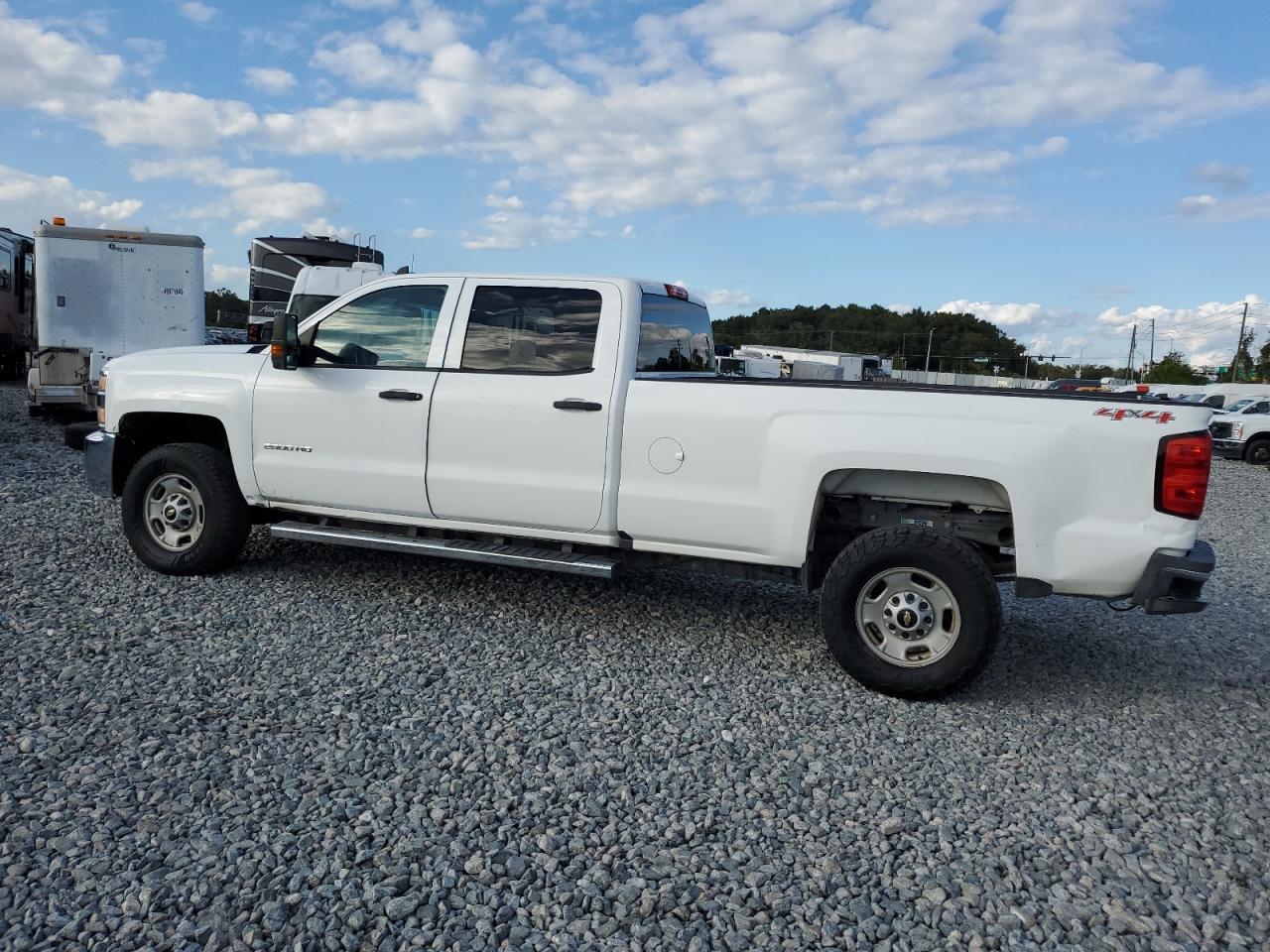 2016 Chevrolet Silverado - zdjęcie 2