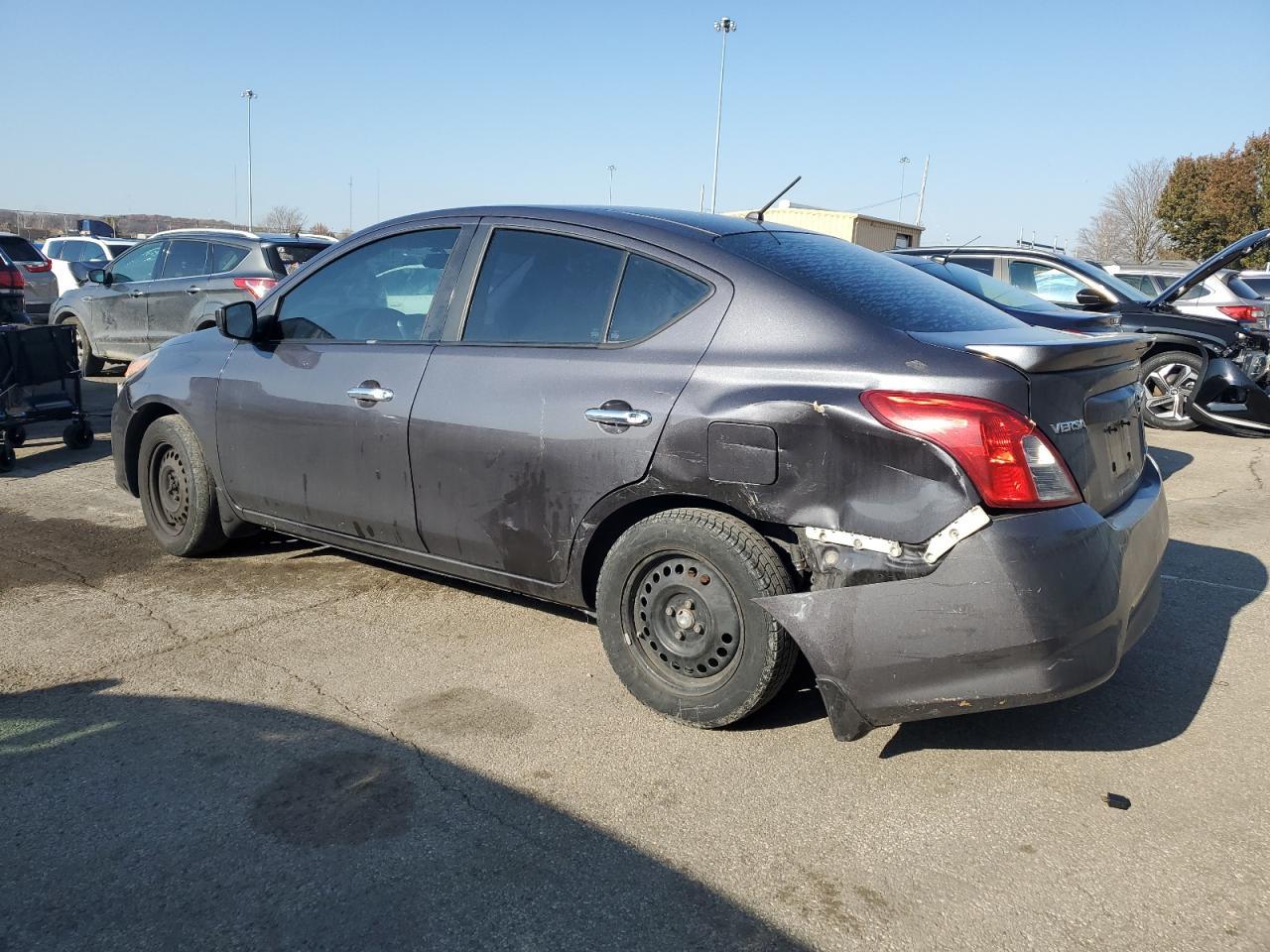 2015 Nissan Versa - zdjęcie 2
