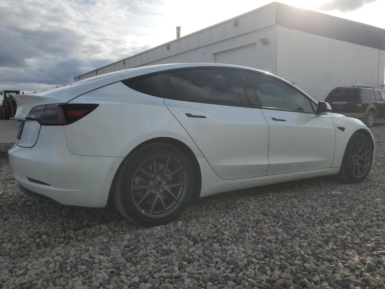 2021 Tesla Model 3 - zdjęcie 3