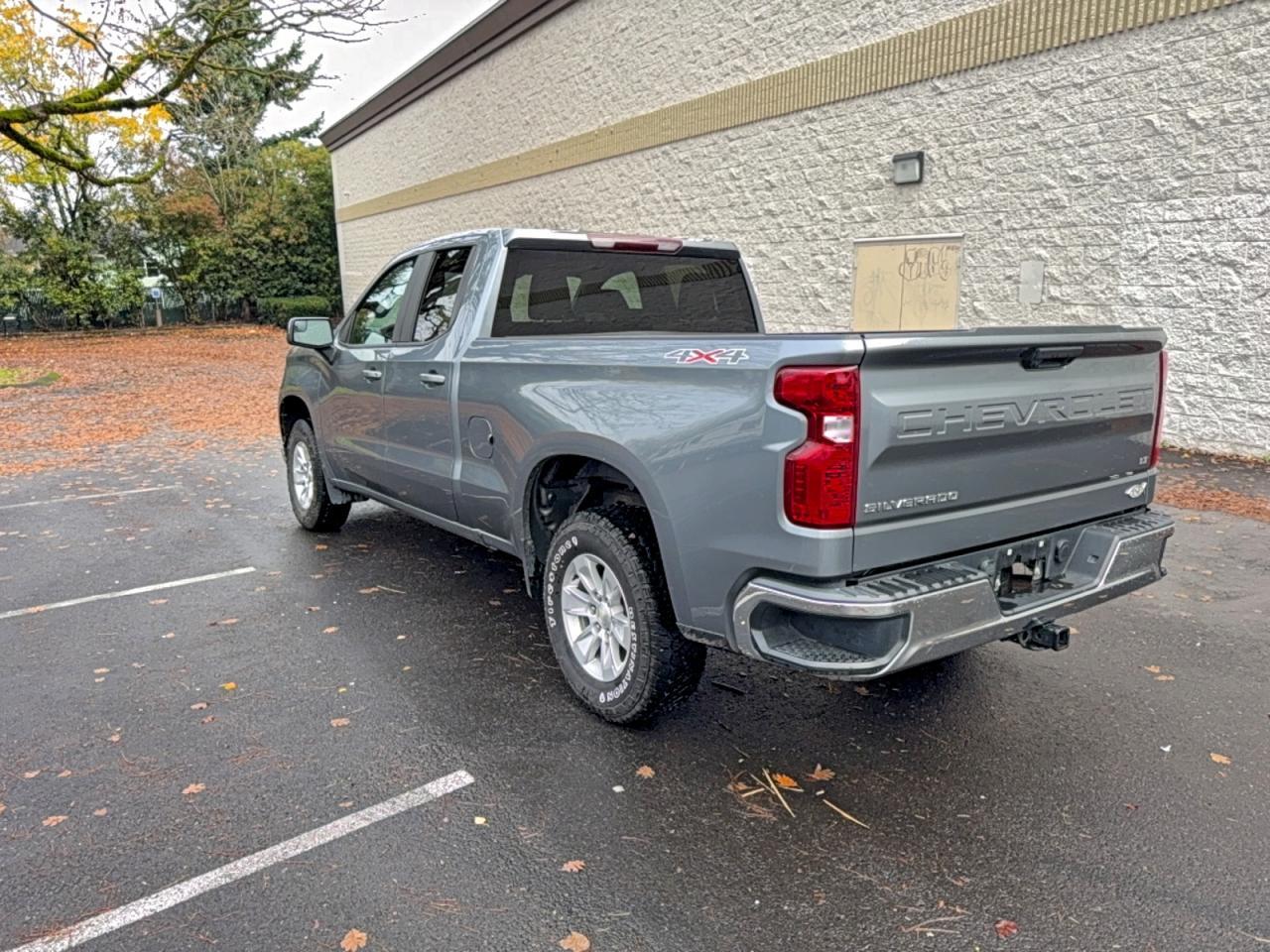 2020 Chevrolet Silverado - zdjęcie 3