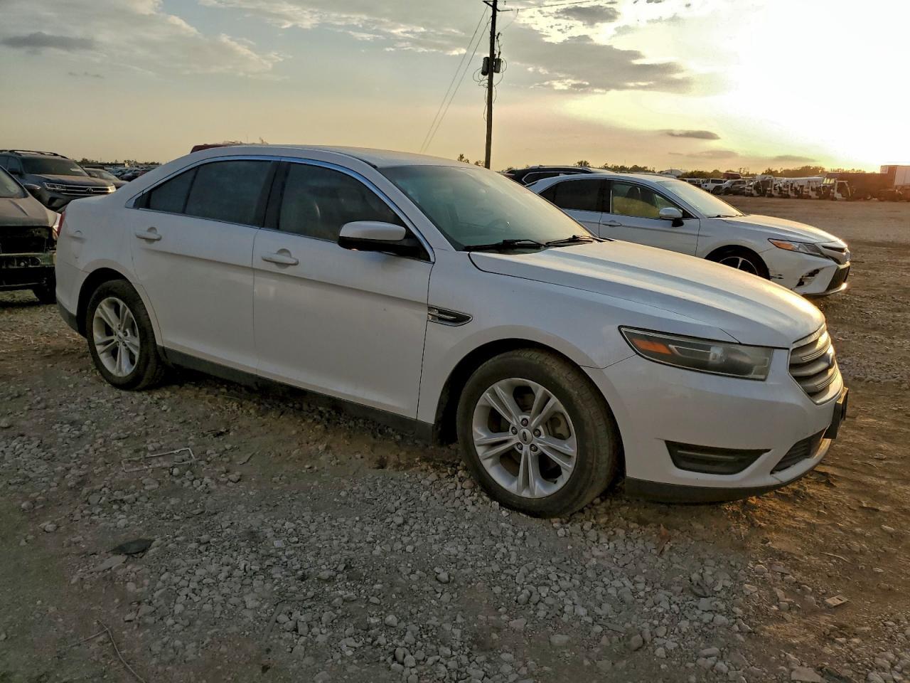 2015 Ford Taurus - zdjęcie 4