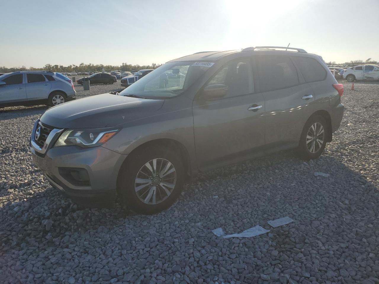 2018 Nissan Pathfinder - zdjęcie główne