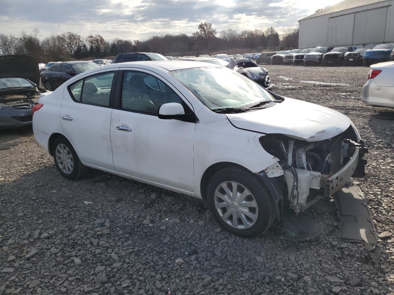 2013 Nissan Versa - zdjęcie 4