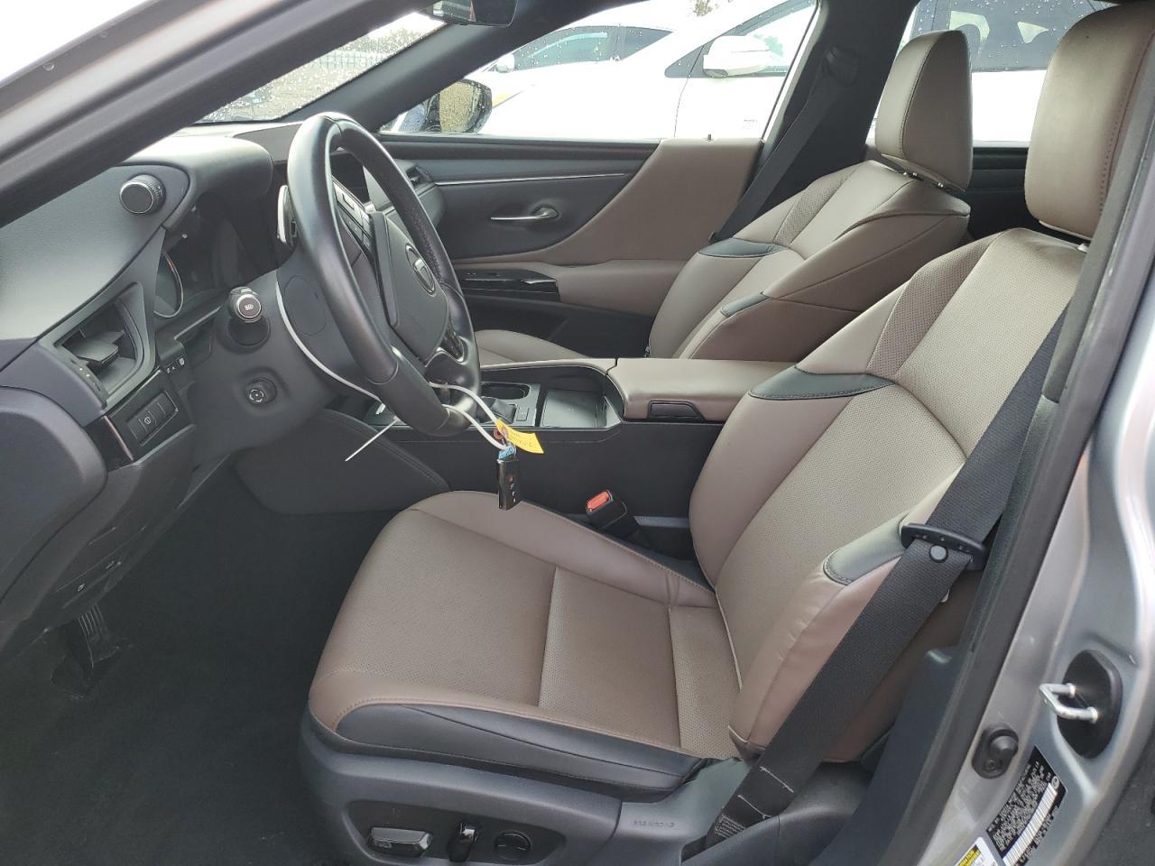 2025 Lexus ES - zdjęcie 7