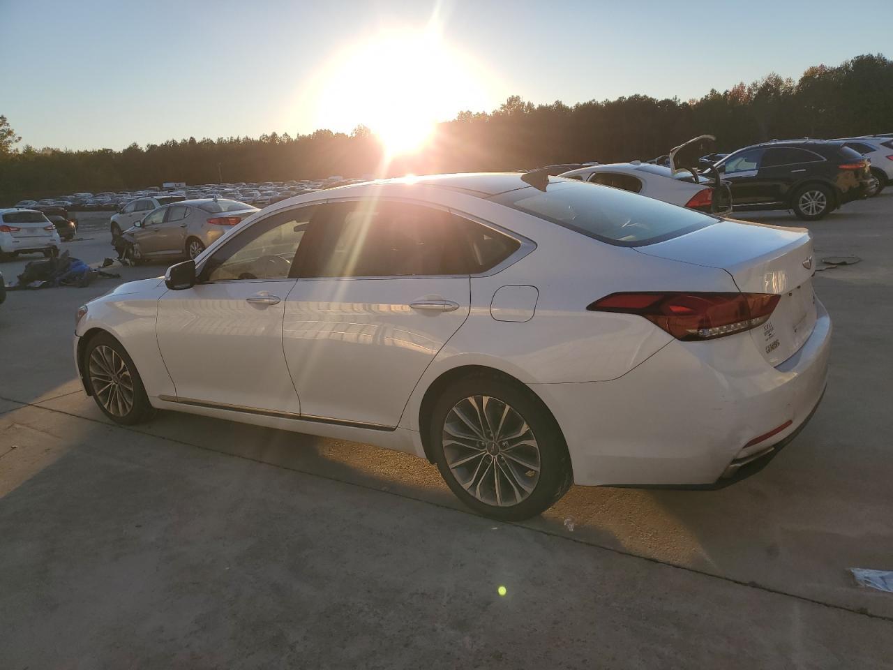 2015 Hyundai Genesis 3.8L - zdjęcie 2