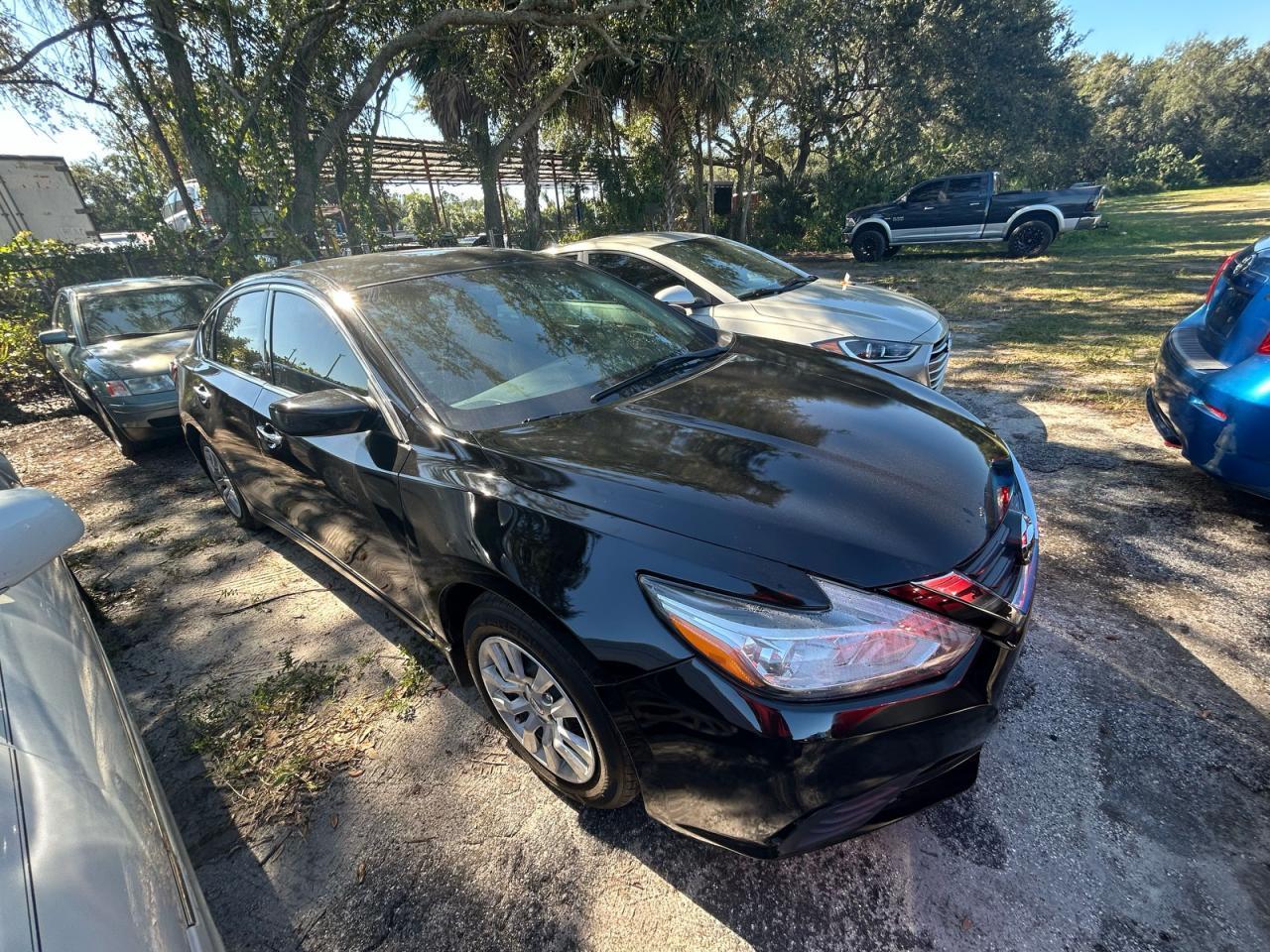 2017 Nissan Altima - zdjęcie główne