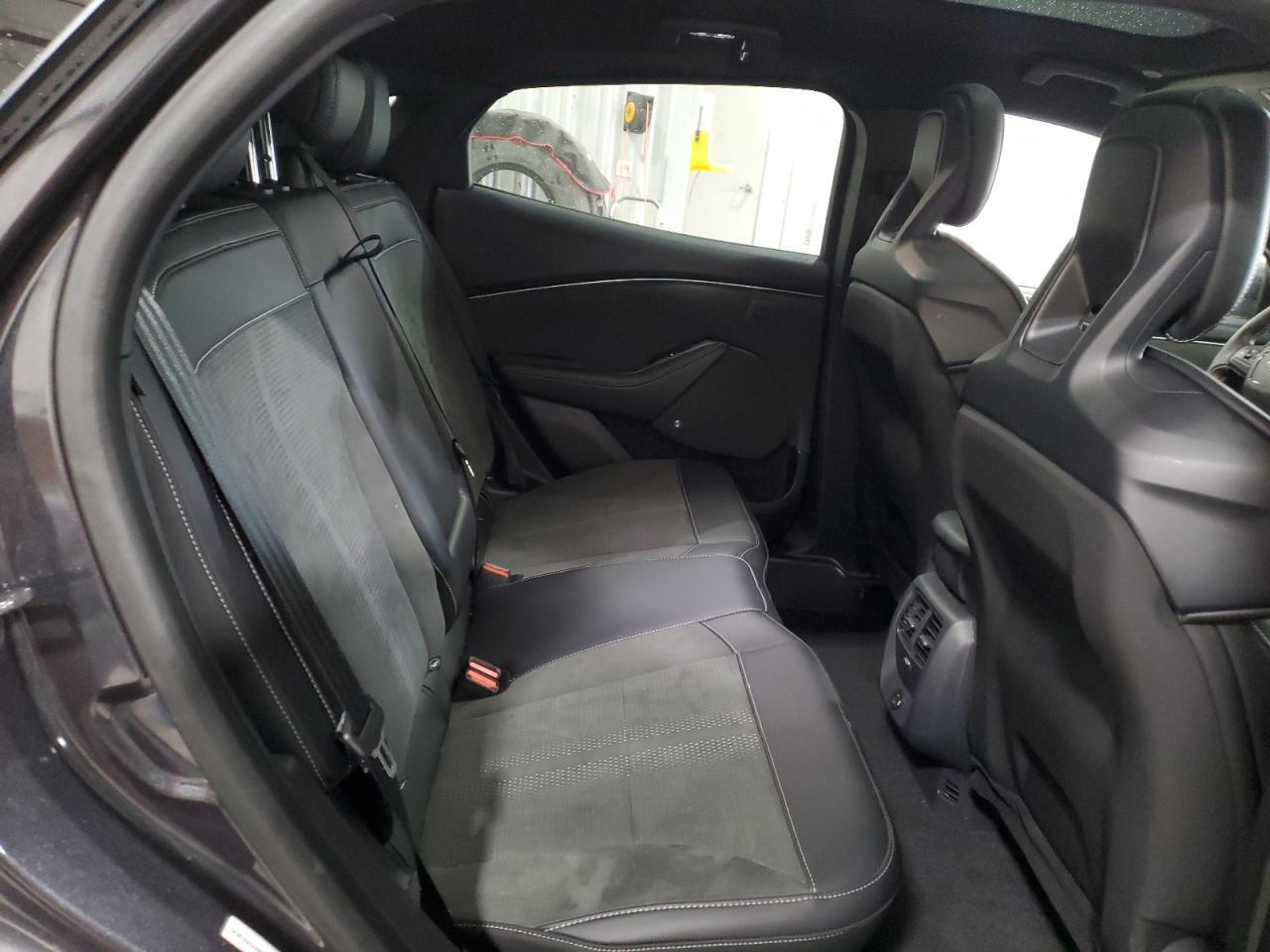 2022 Ford Mustang Mach-E - zdjęcie 11