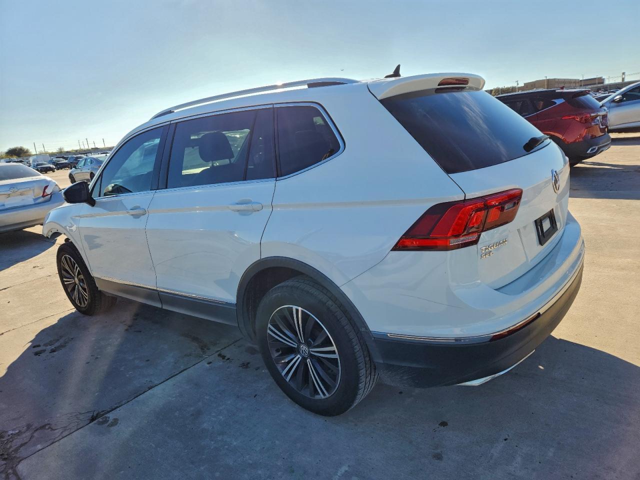 2018 Volkswagen Tiguan - zdjęcie 2