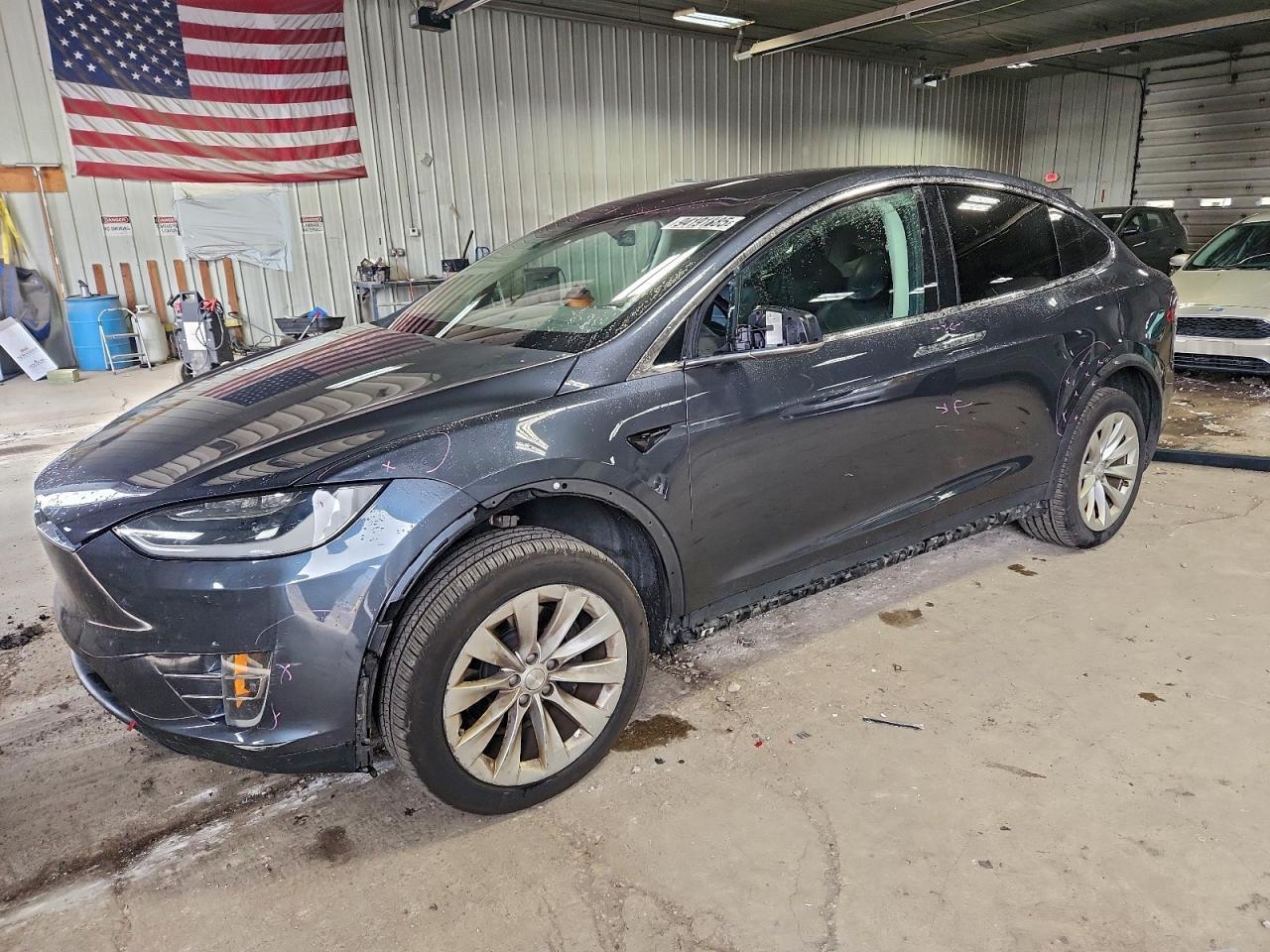 2016 Tesla Model X - zdjęcie główne