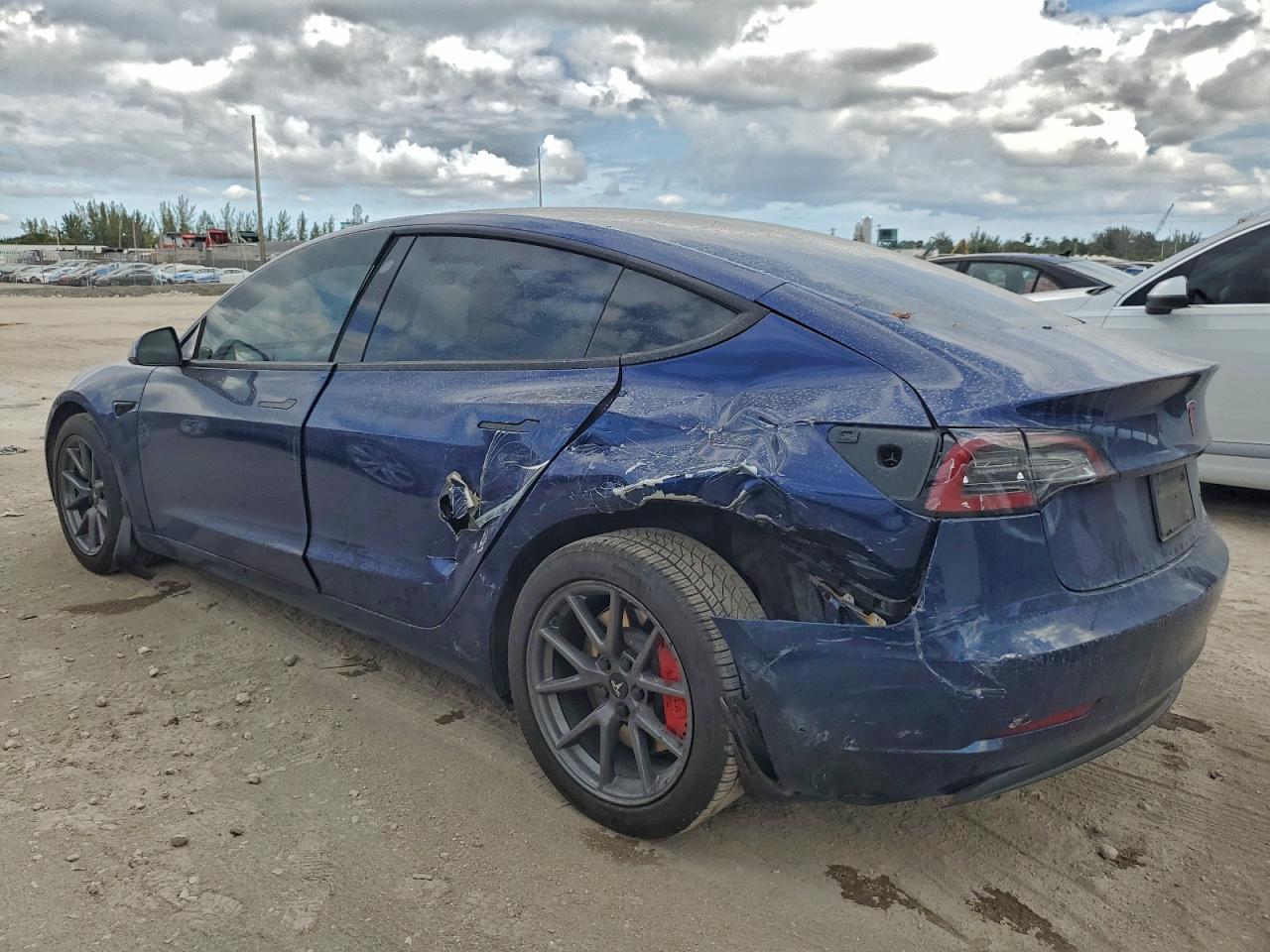 2022 Tesla Model 3 - zdjęcie 2
