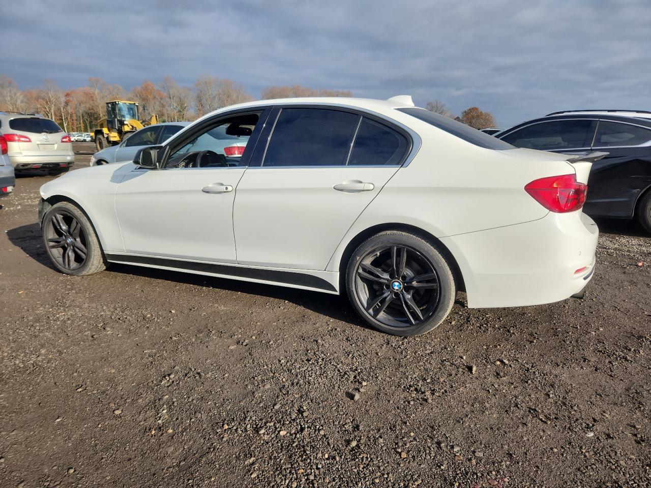 2017 BMW 330 Xi - zdjęcie 2