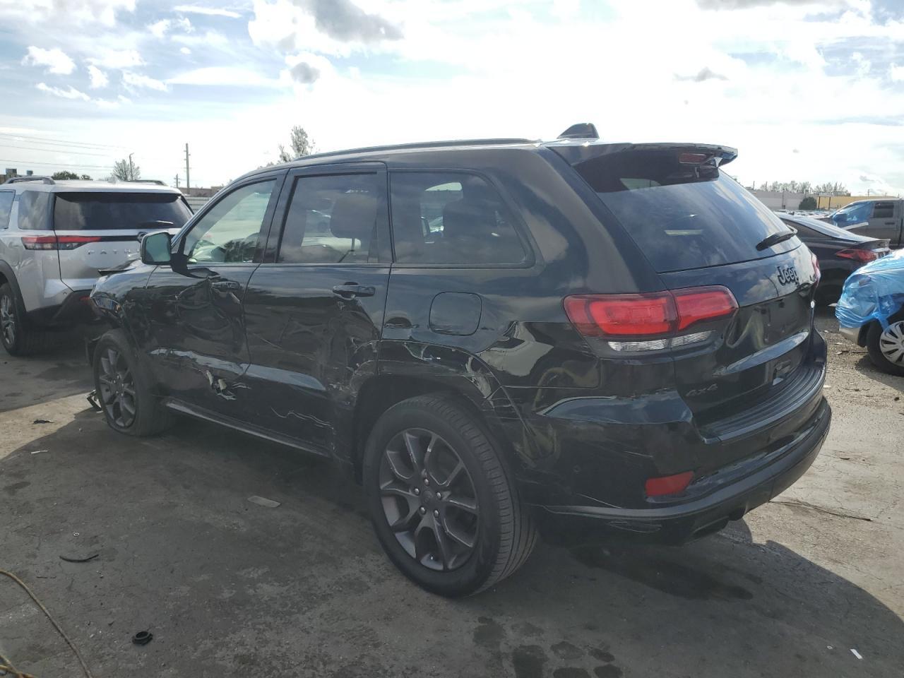 2021 Jeep Grand Cherokee Overland - zdjęcie 2