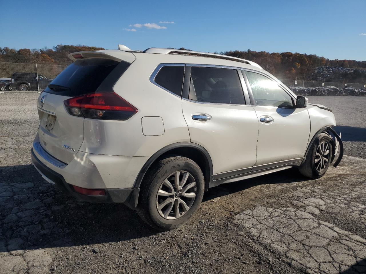 2018 Nissan Rogue - zdjęcie 3