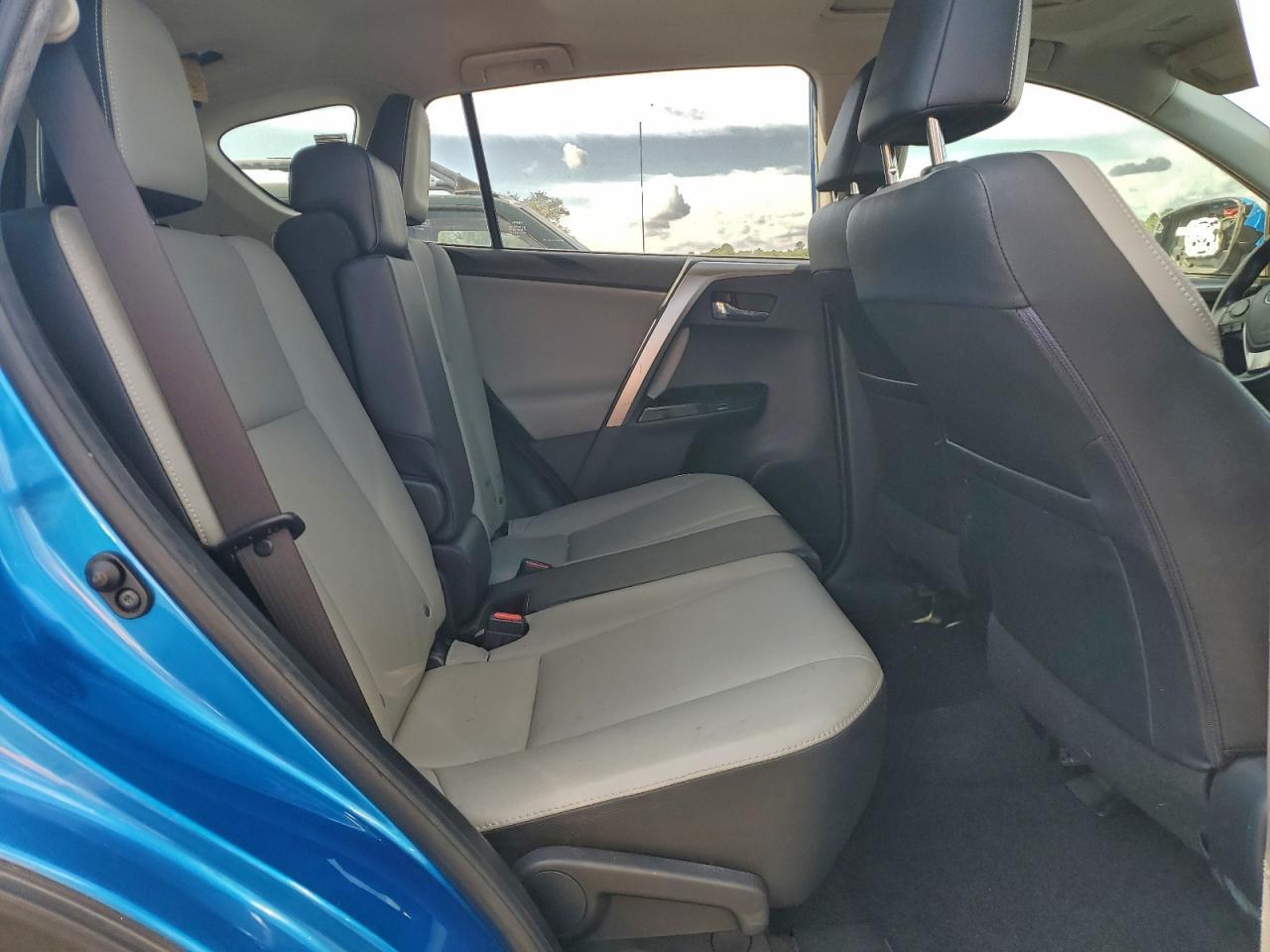 2016 Toyota RAV 4 - zdjęcie 11