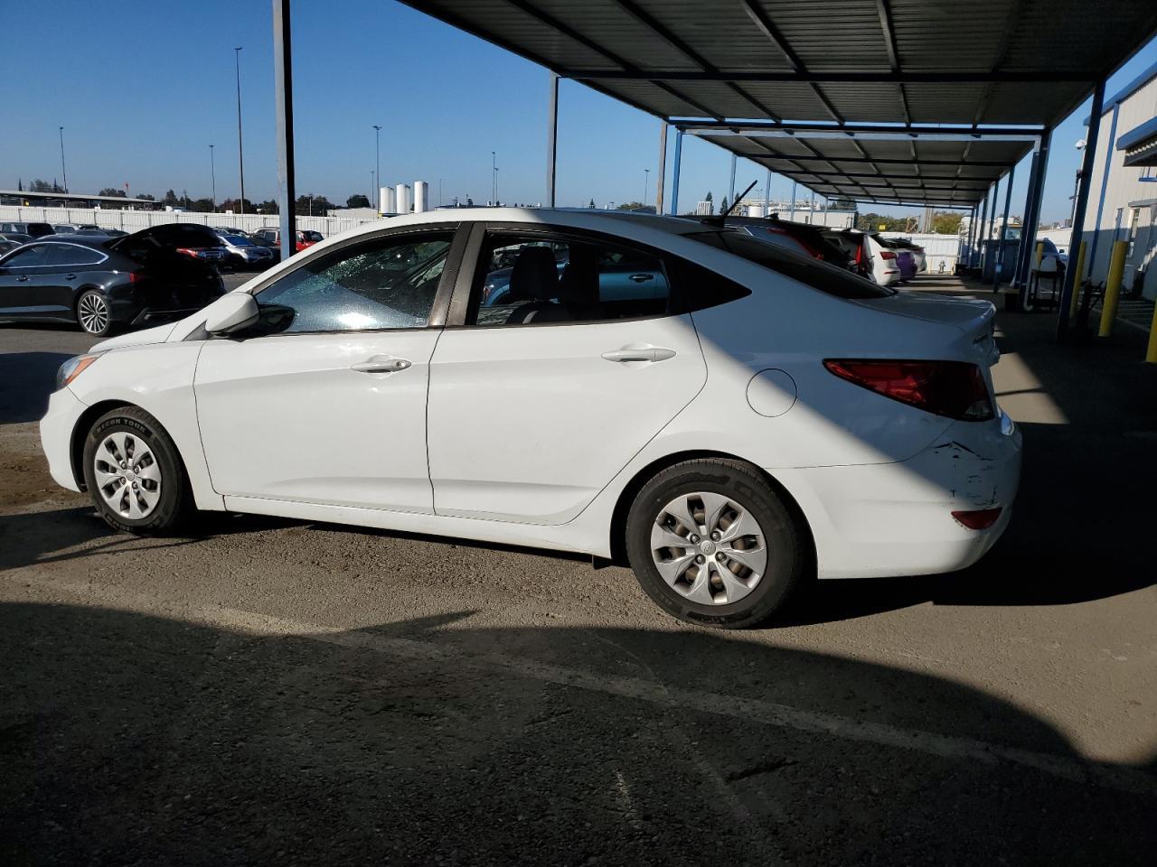 2017 Hyundai Accent - zdjęcie 2