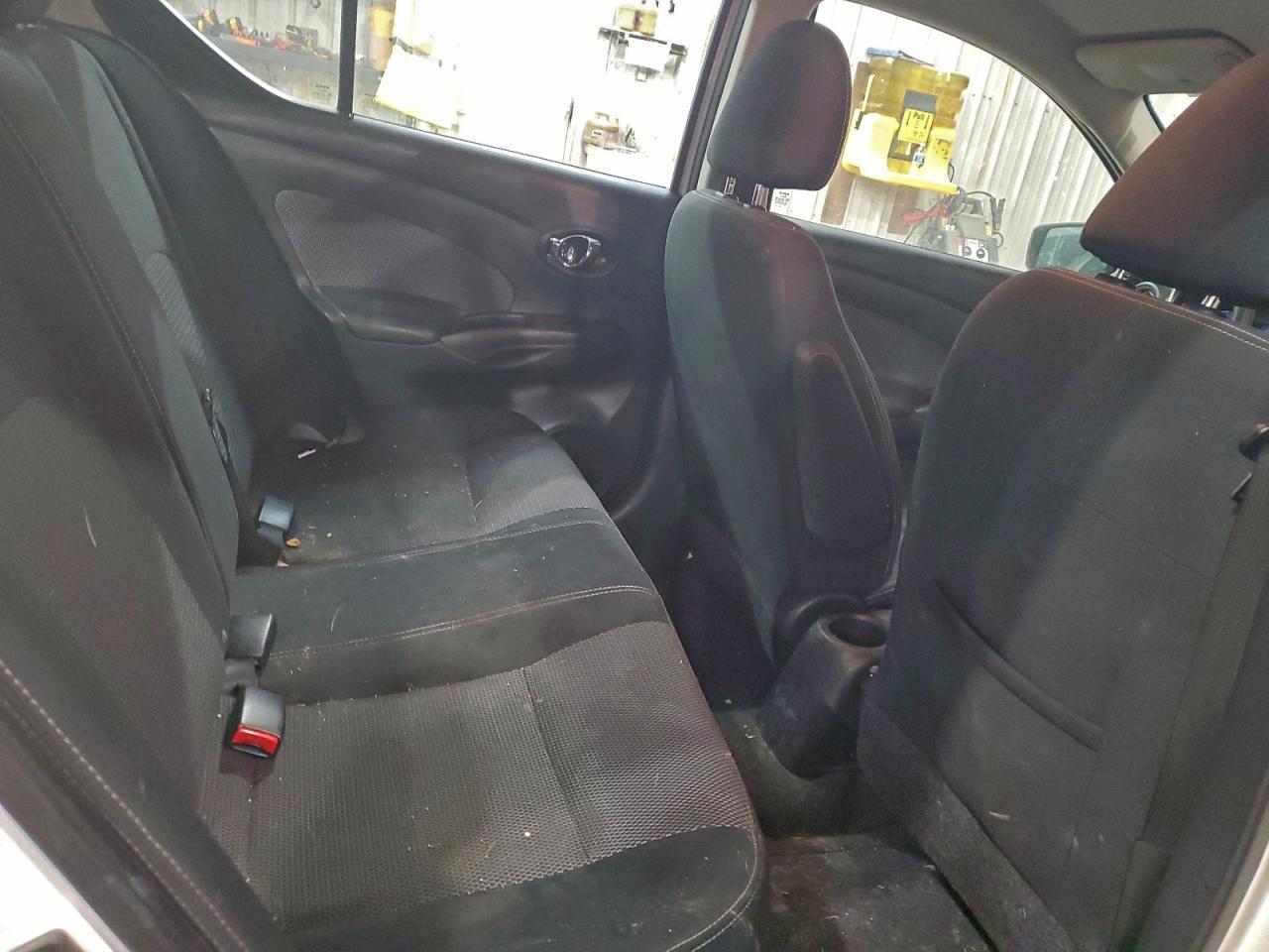 2015 Nissan Versa S - zdjęcie 10