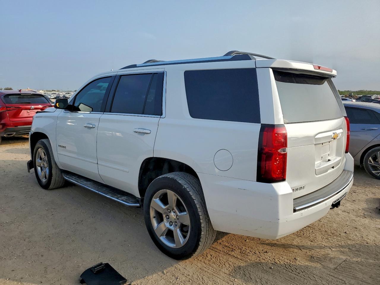 2018 Chevrolet Tahoe - zdjęcie 2