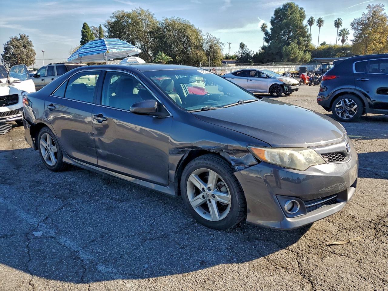 2014 Toyota Camry - zdjęcie 4