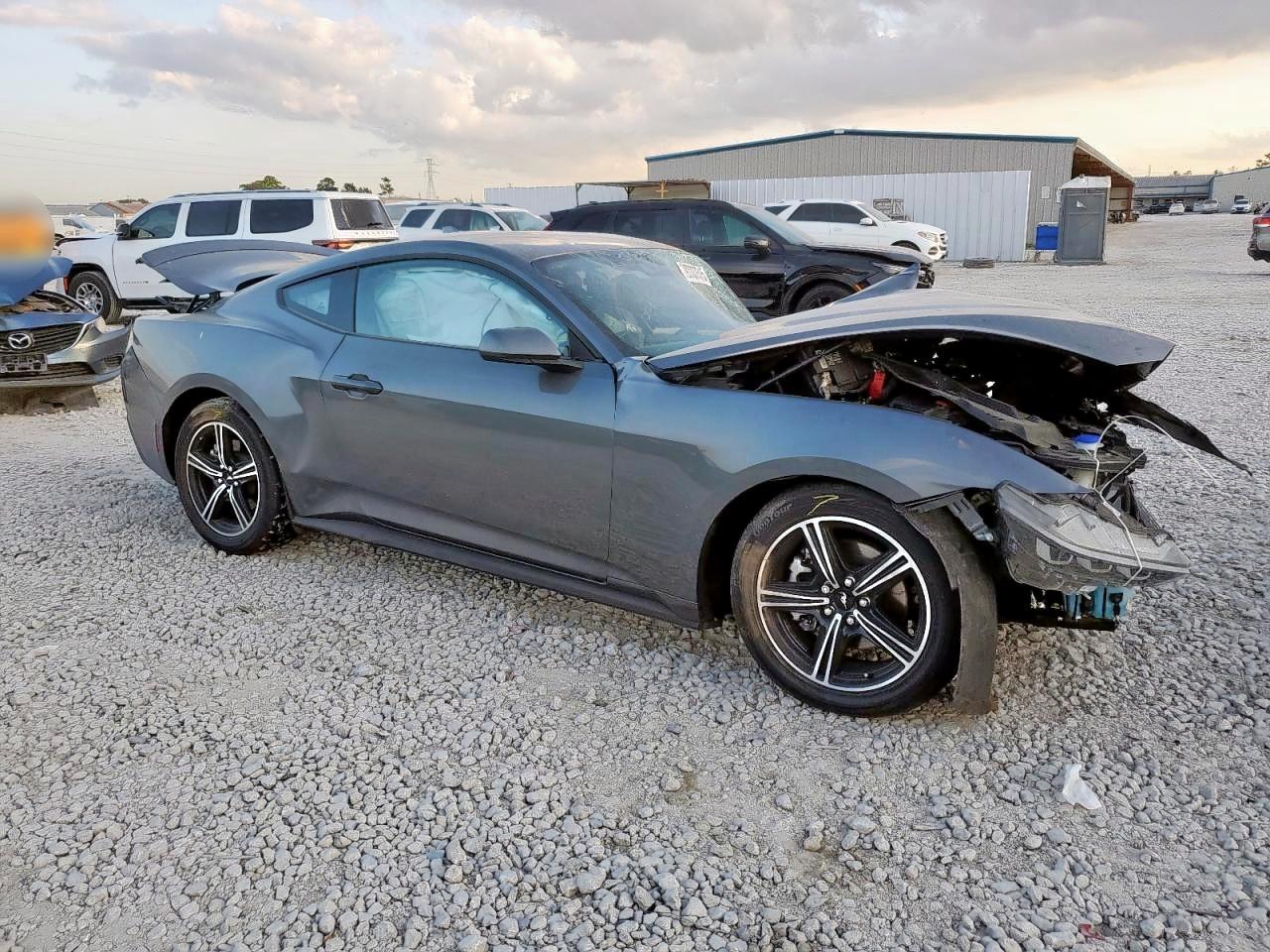 Ford Mustang - zdjęcie 4