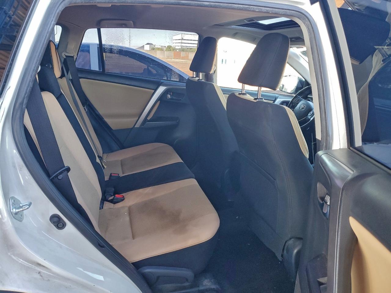 2016 Toyota RAV 4 - zdjęcie 10