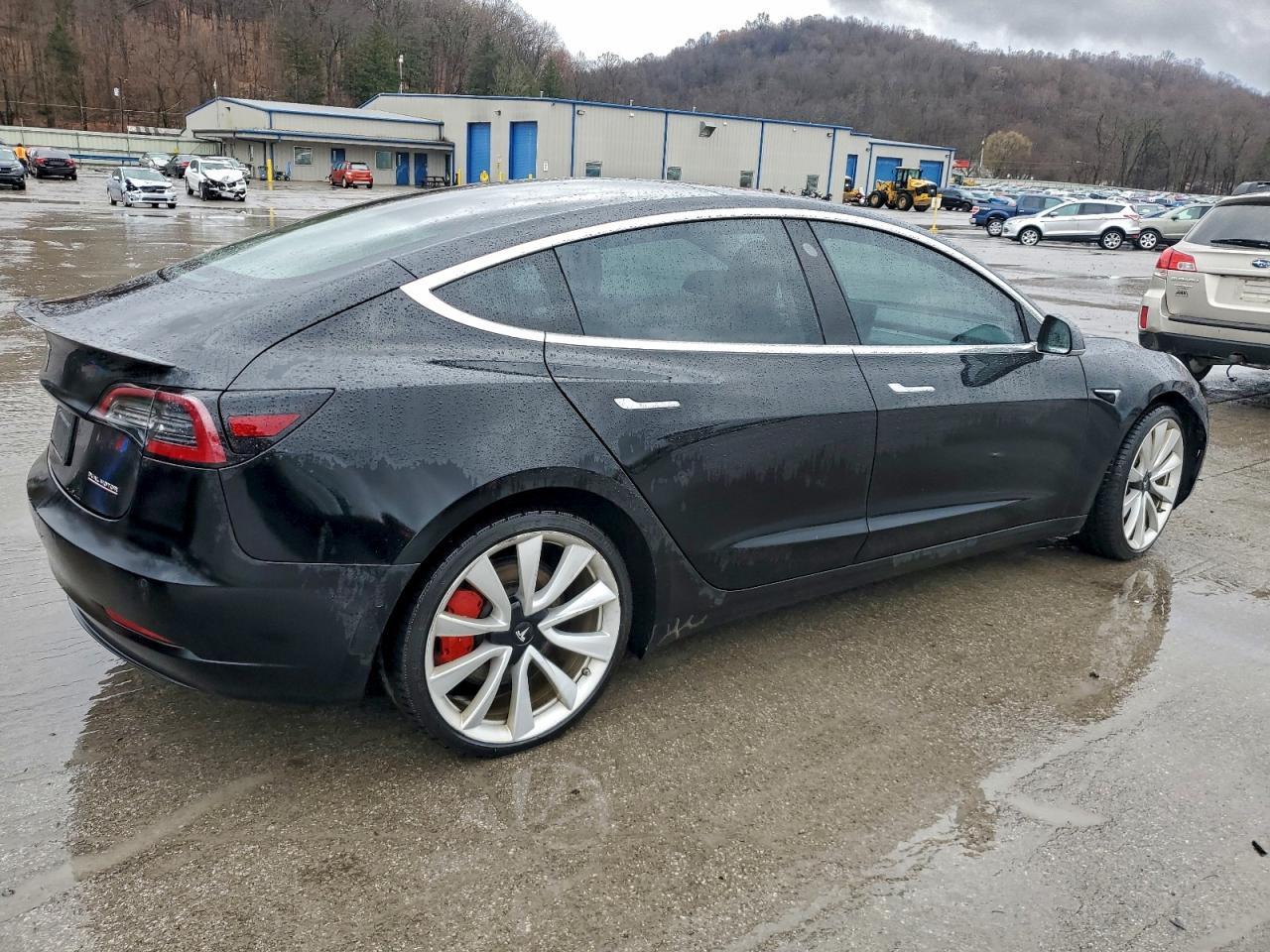 2019 Tesla Model 3 - zdjęcie 3