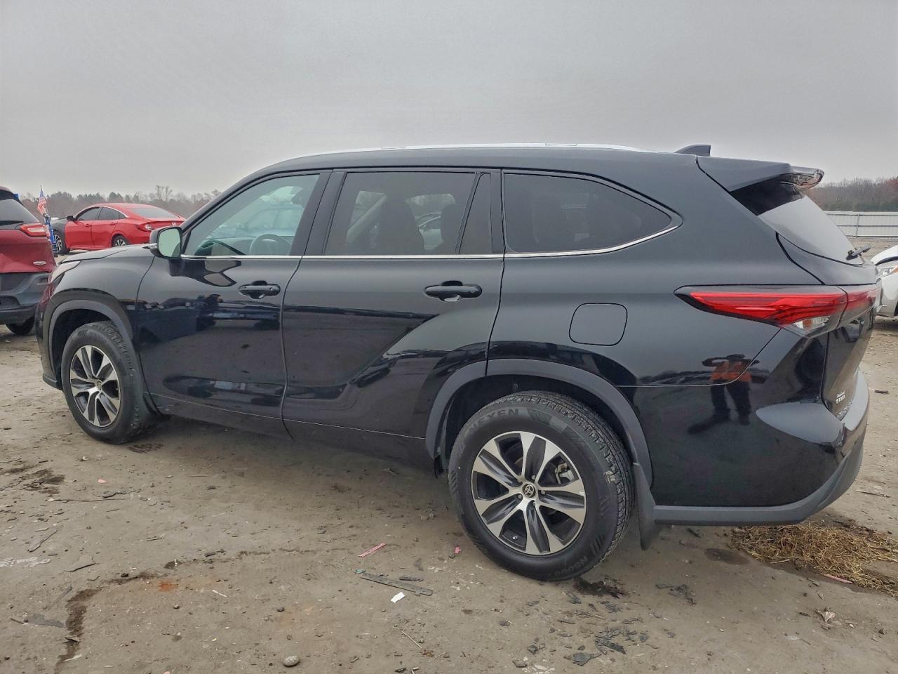 2021 Toyota Highlander Xle - zdjęcie 2