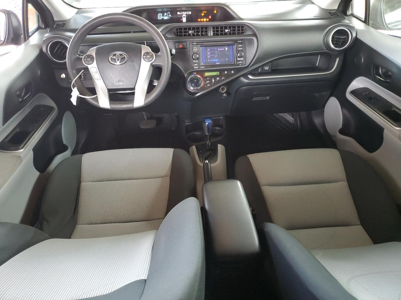 2014 Toyota Prius c - zdjęcie 8