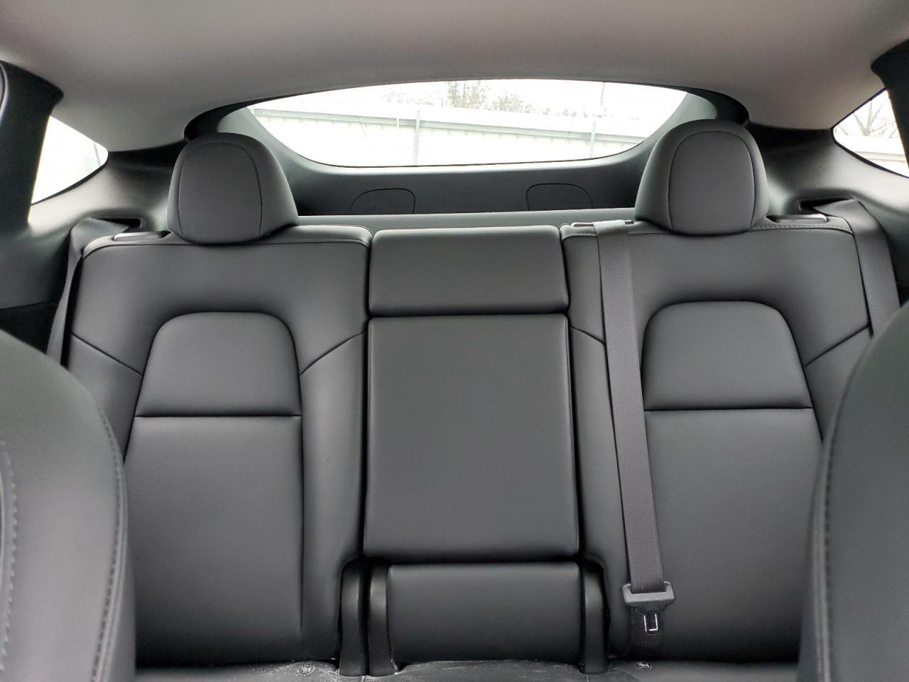 2024 Tesla Model Y - zdjęcie 10