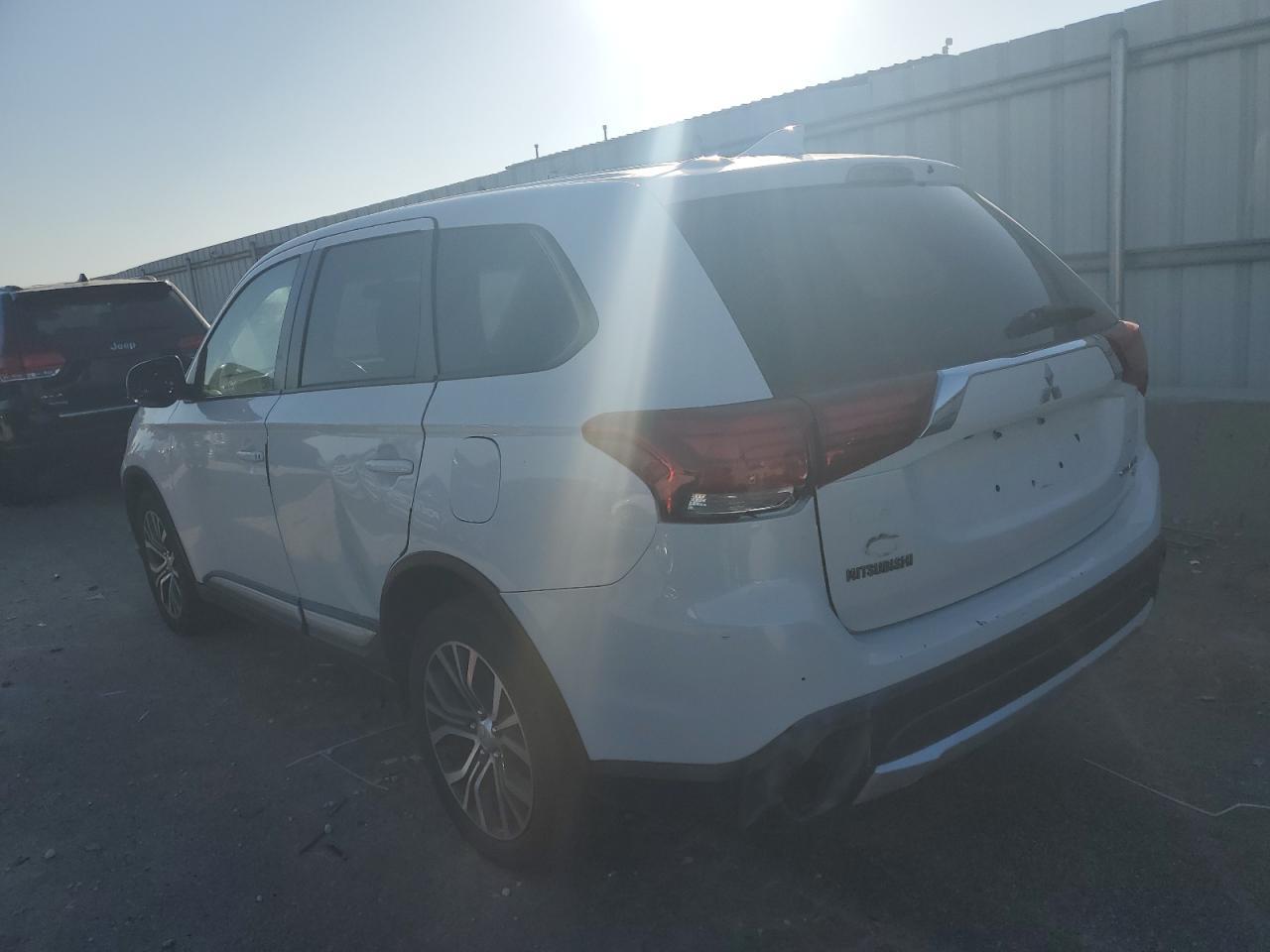 2017 Mitsubishi Outlander - zdjęcie 2