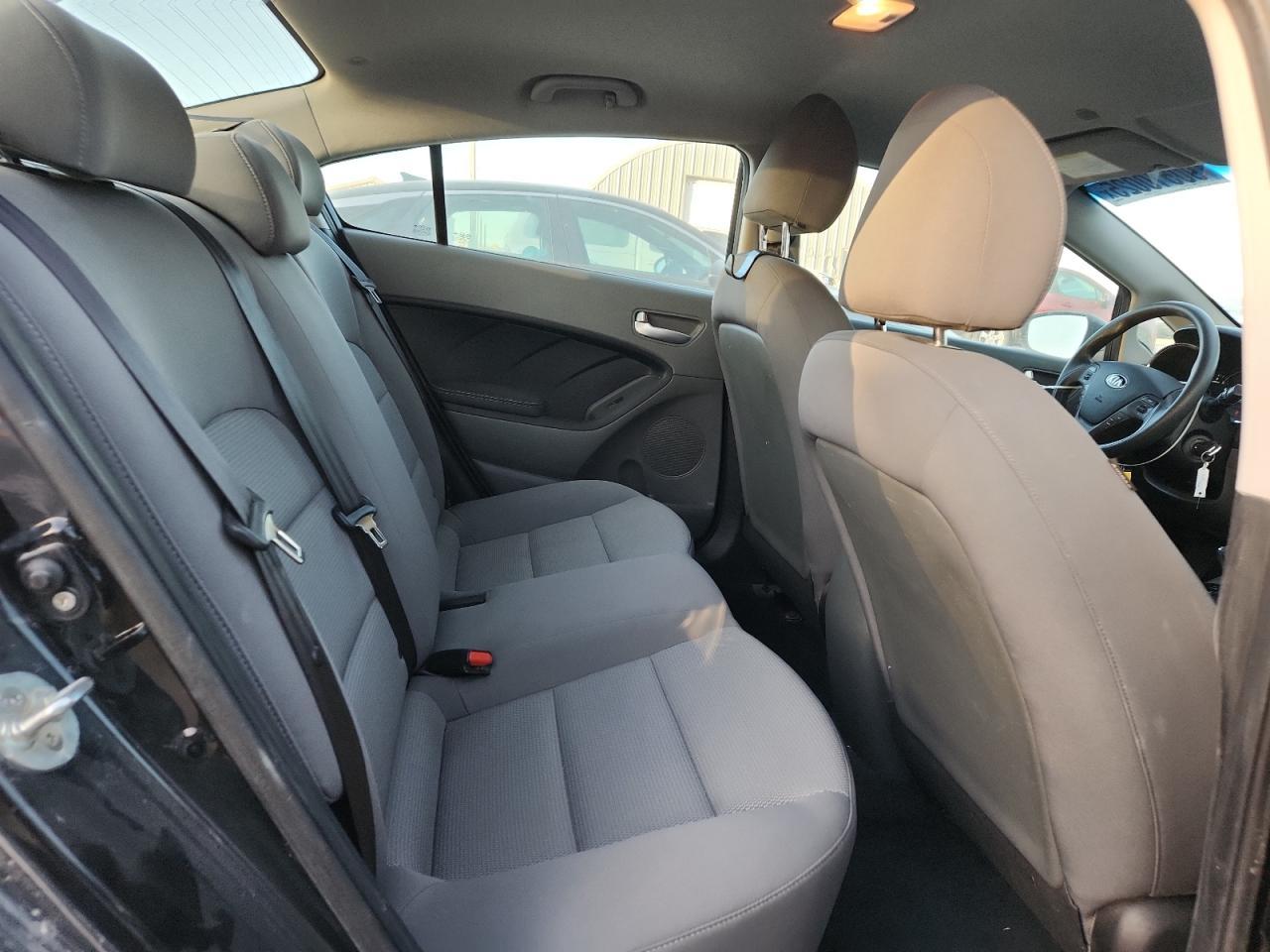 2017 Kia Forte - zdjęcie 10