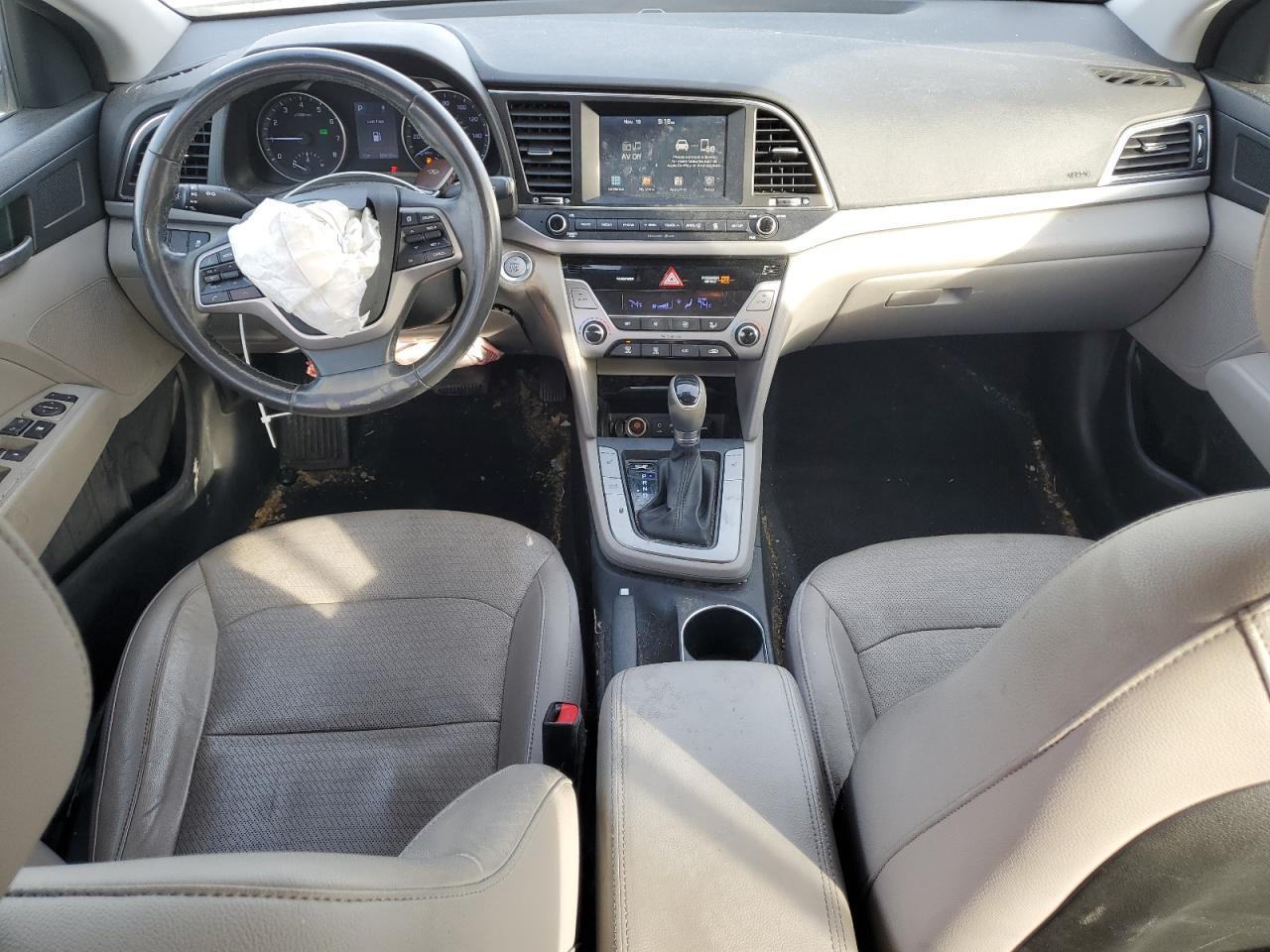 2017 Hyundai Elantra - zdjęcie 8