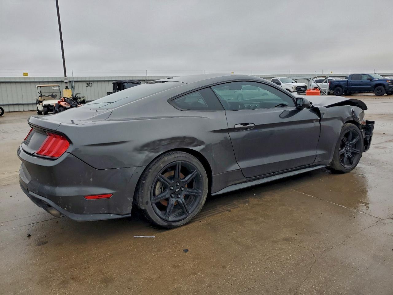 2020 Ford Mustang - zdjęcie 3