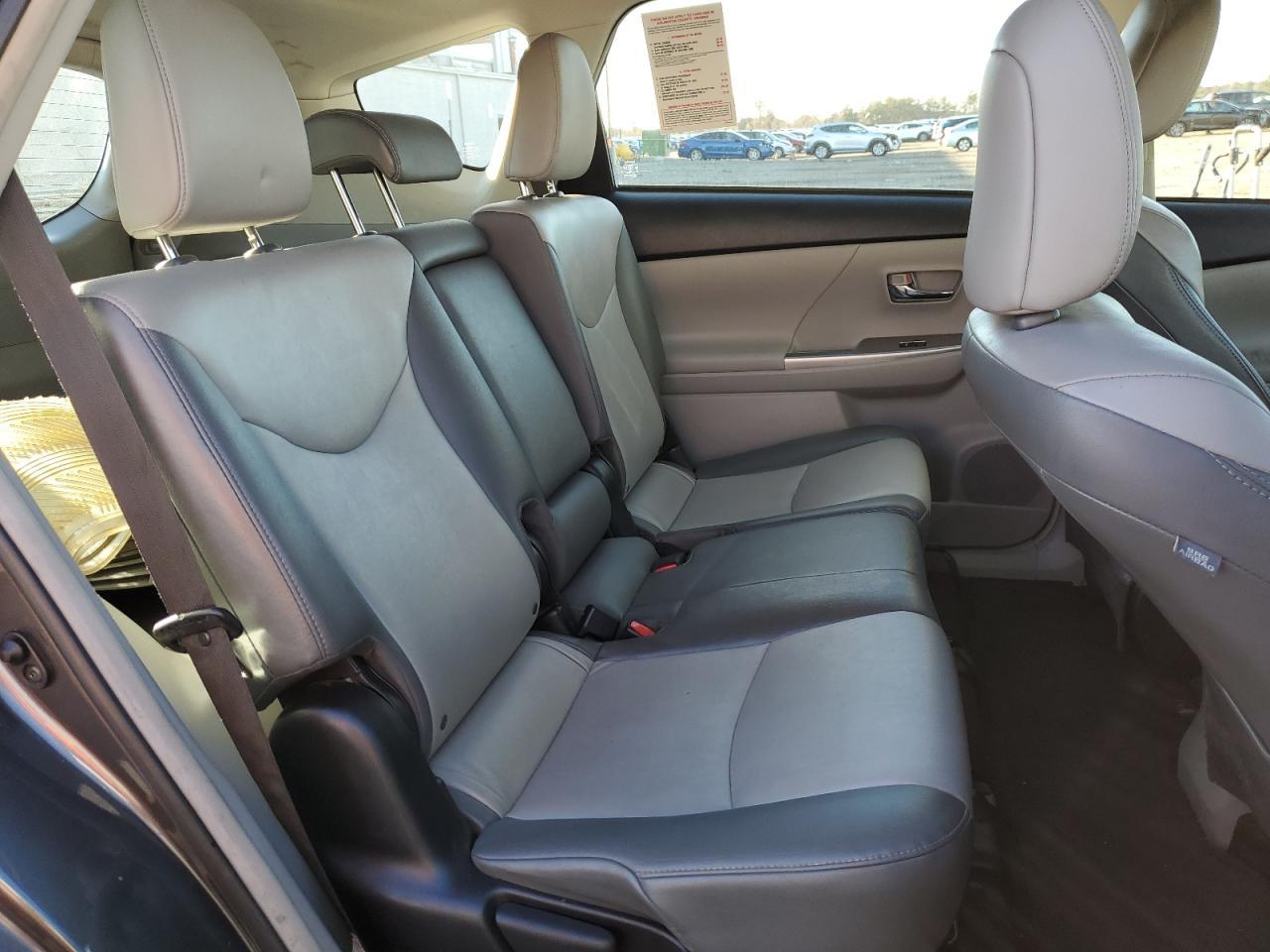 2015 Toyota Prius V - zdjęcie 10