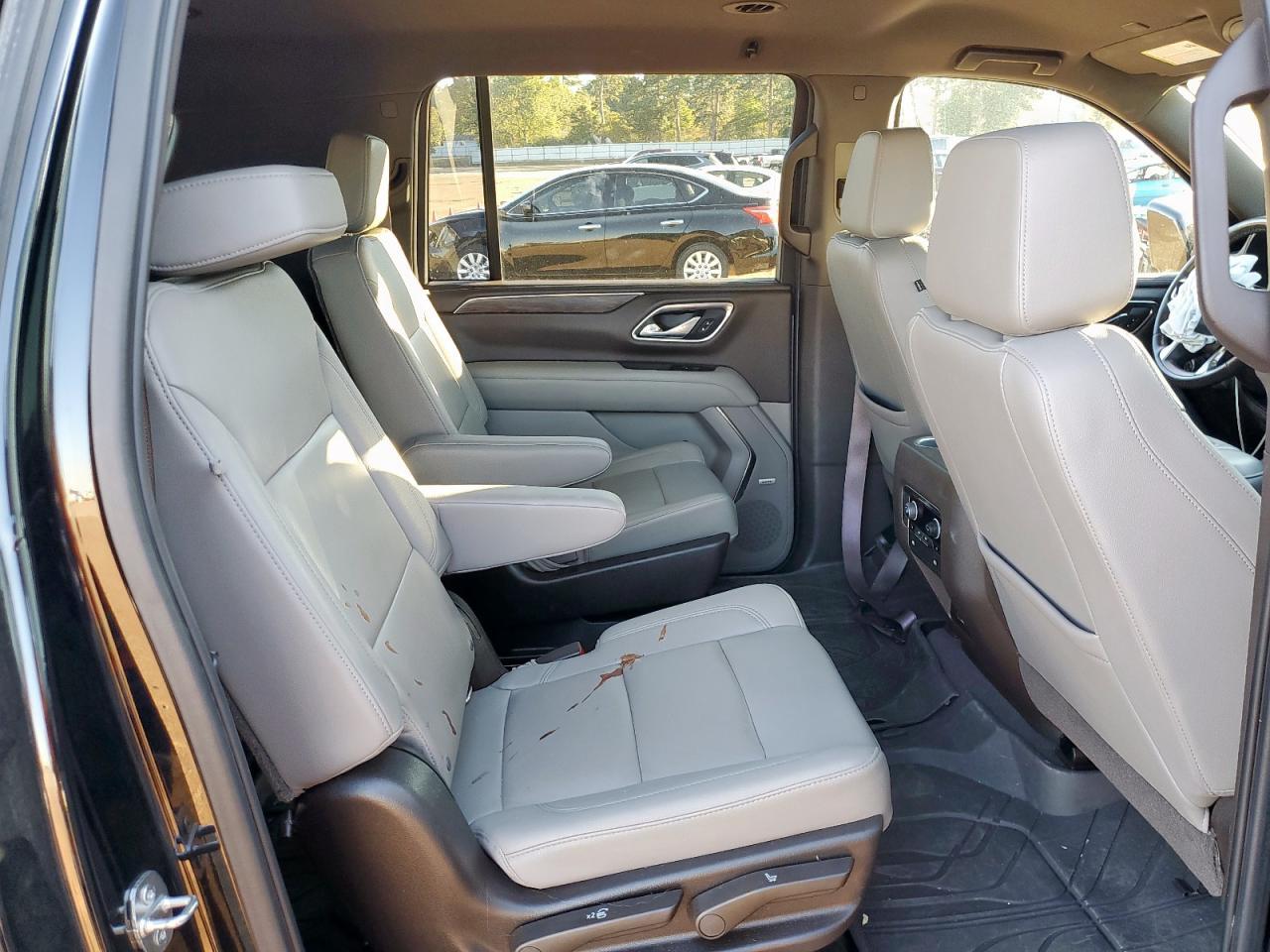 2021 Chevrolet Suburban K1500 Z71 - zdjęcie 11