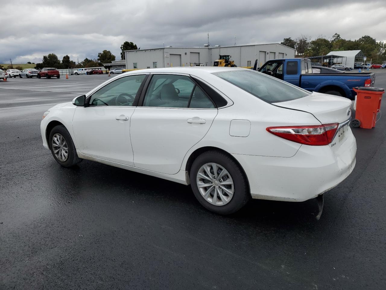 2017 Toyota Camry Le - zdjęcie 2