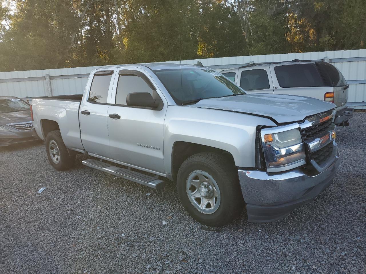 2016 Chevrolet Silverado - zdjęcie 4