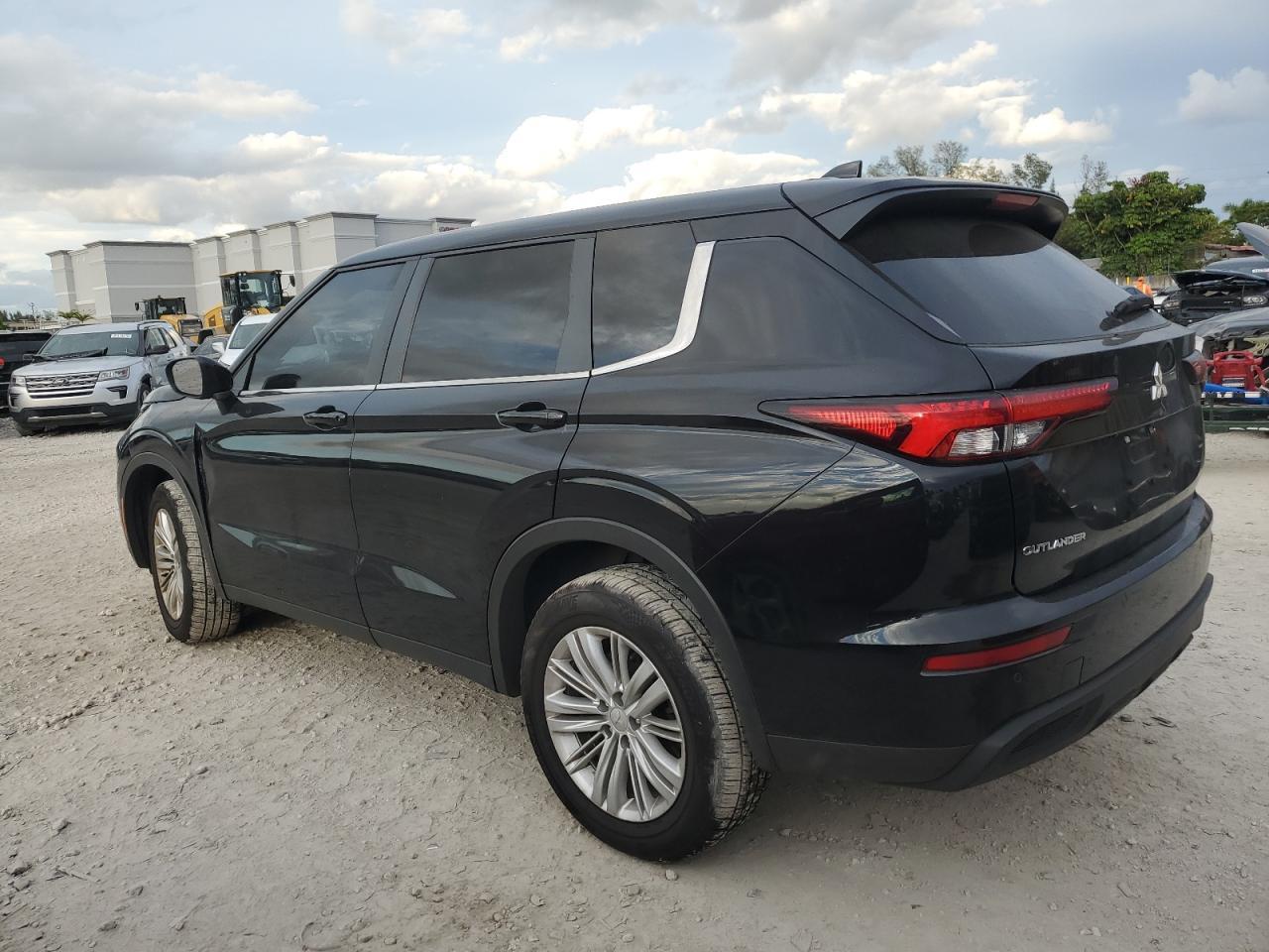 2022 Mitsubishi Outlander Es - zdjęcie 2