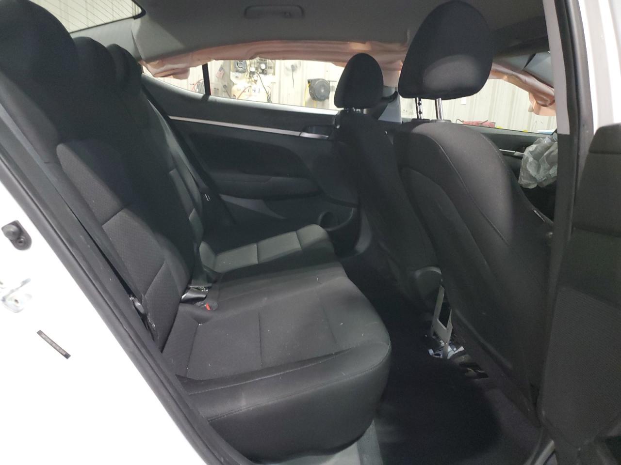 2019 Hyundai Elantra - zdjęcie 10