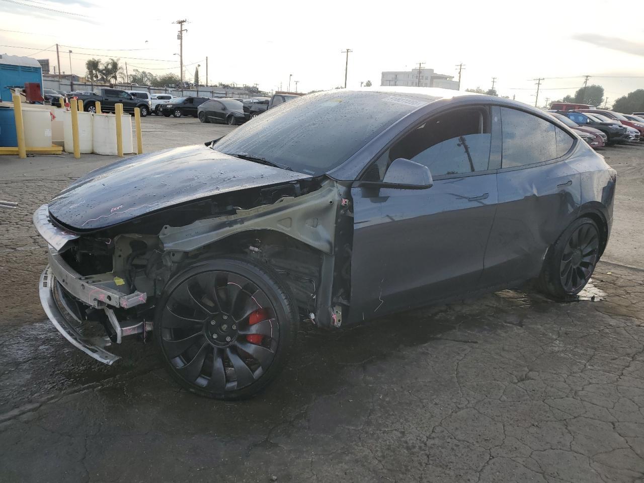 2022 Tesla Model Y - zdjęcie główne