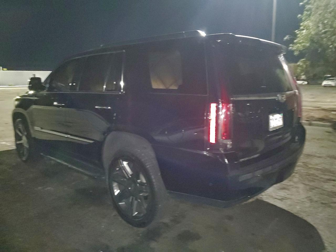 2019 Cadillac Escalade - zdjęcie 2