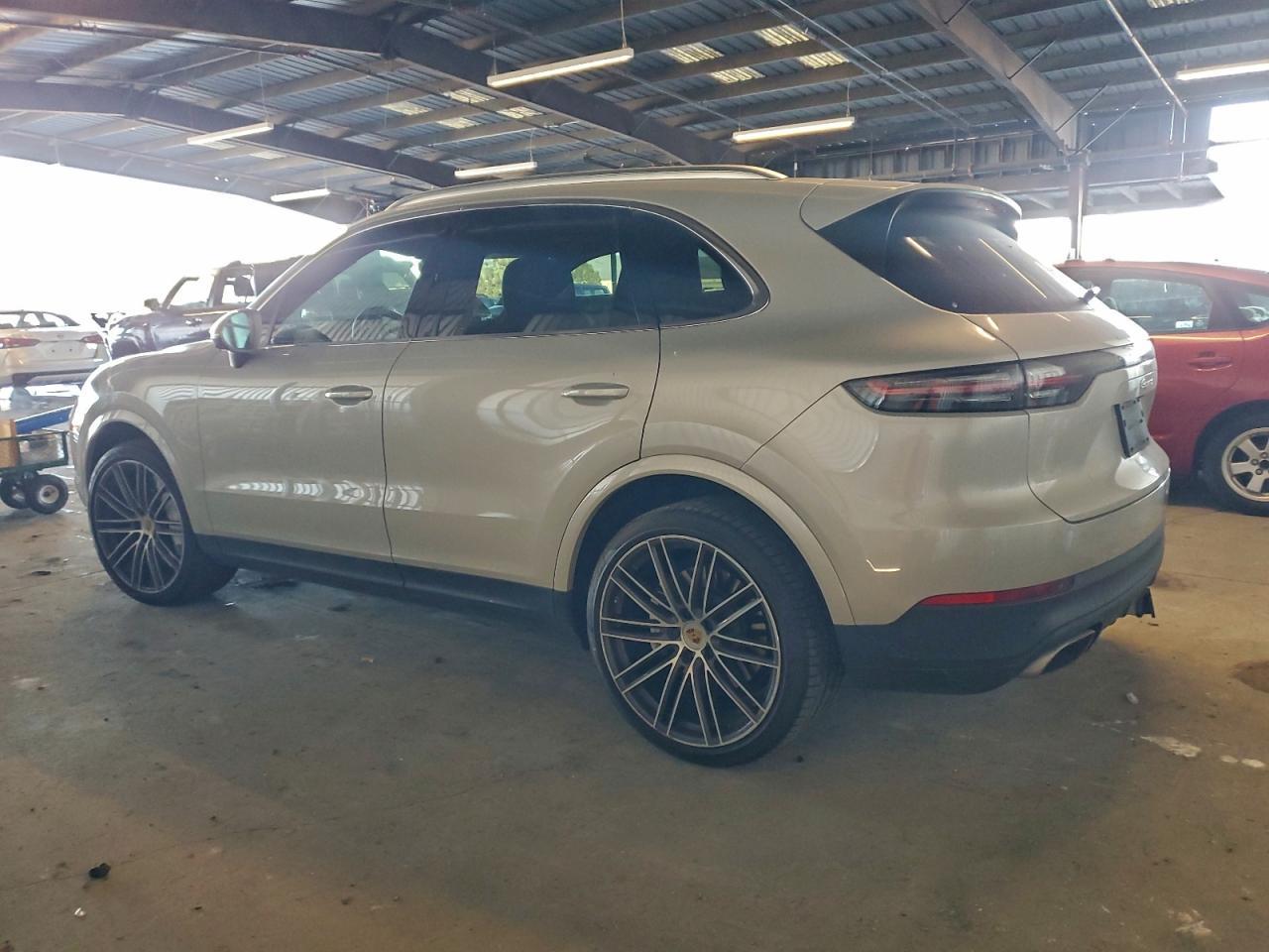 2022 Porsche Cayenne - zdjęcie 2