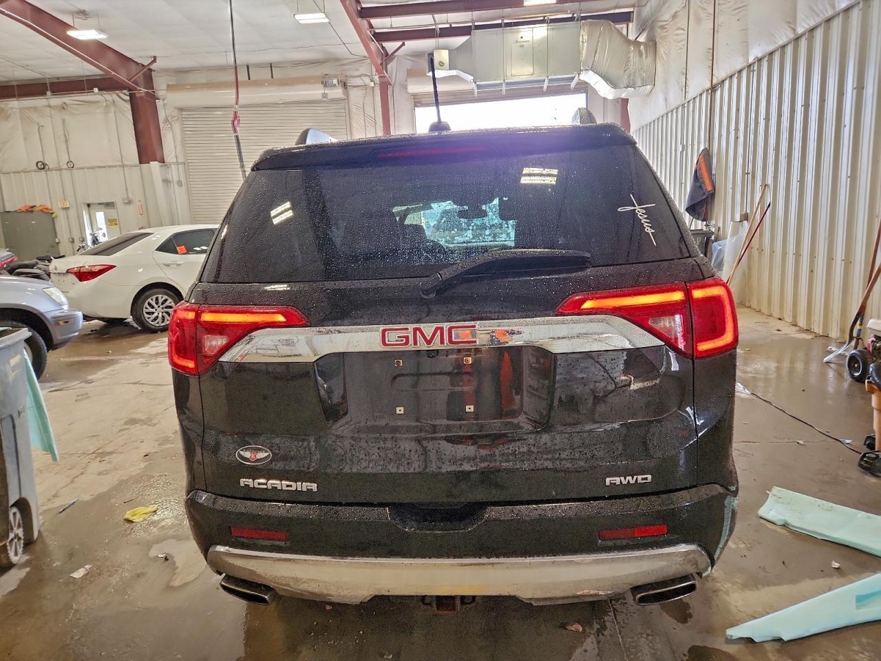 2018 GMC Acadia Denali - zdjęcie 6