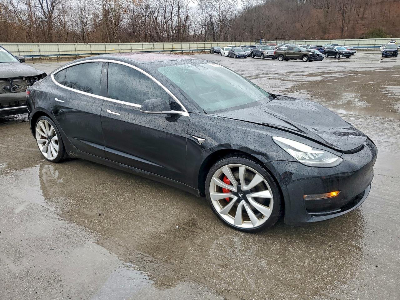 2019 Tesla Model 3 - zdjęcie 4
