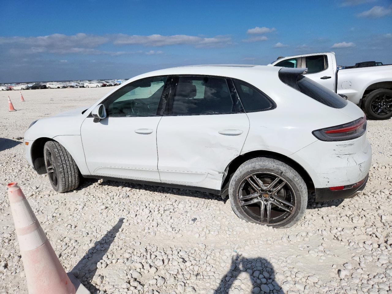 2021 Porsche Macan - zdjęcie 2