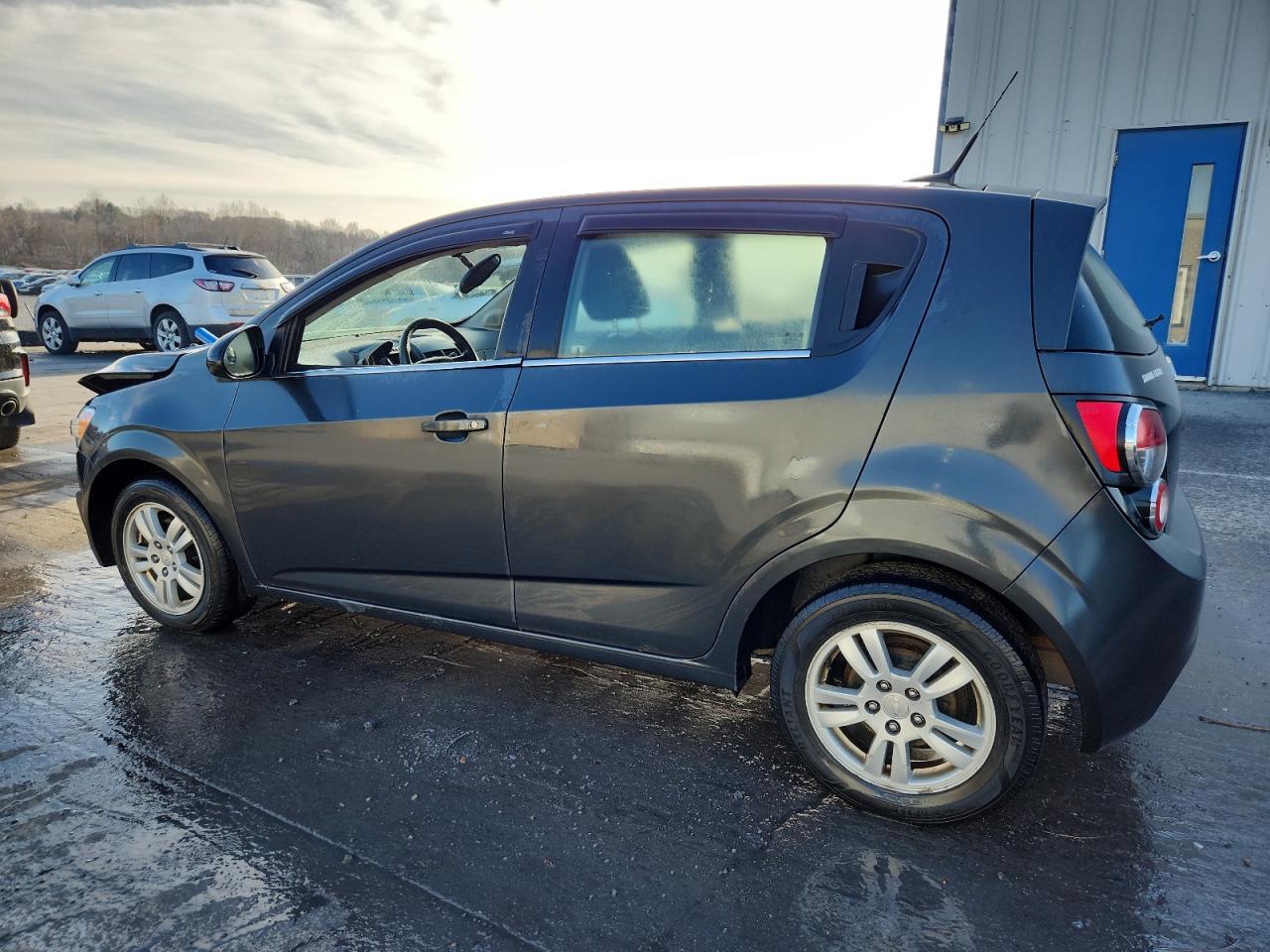 2014 Chevrolet Sonic - zdjęcie 2