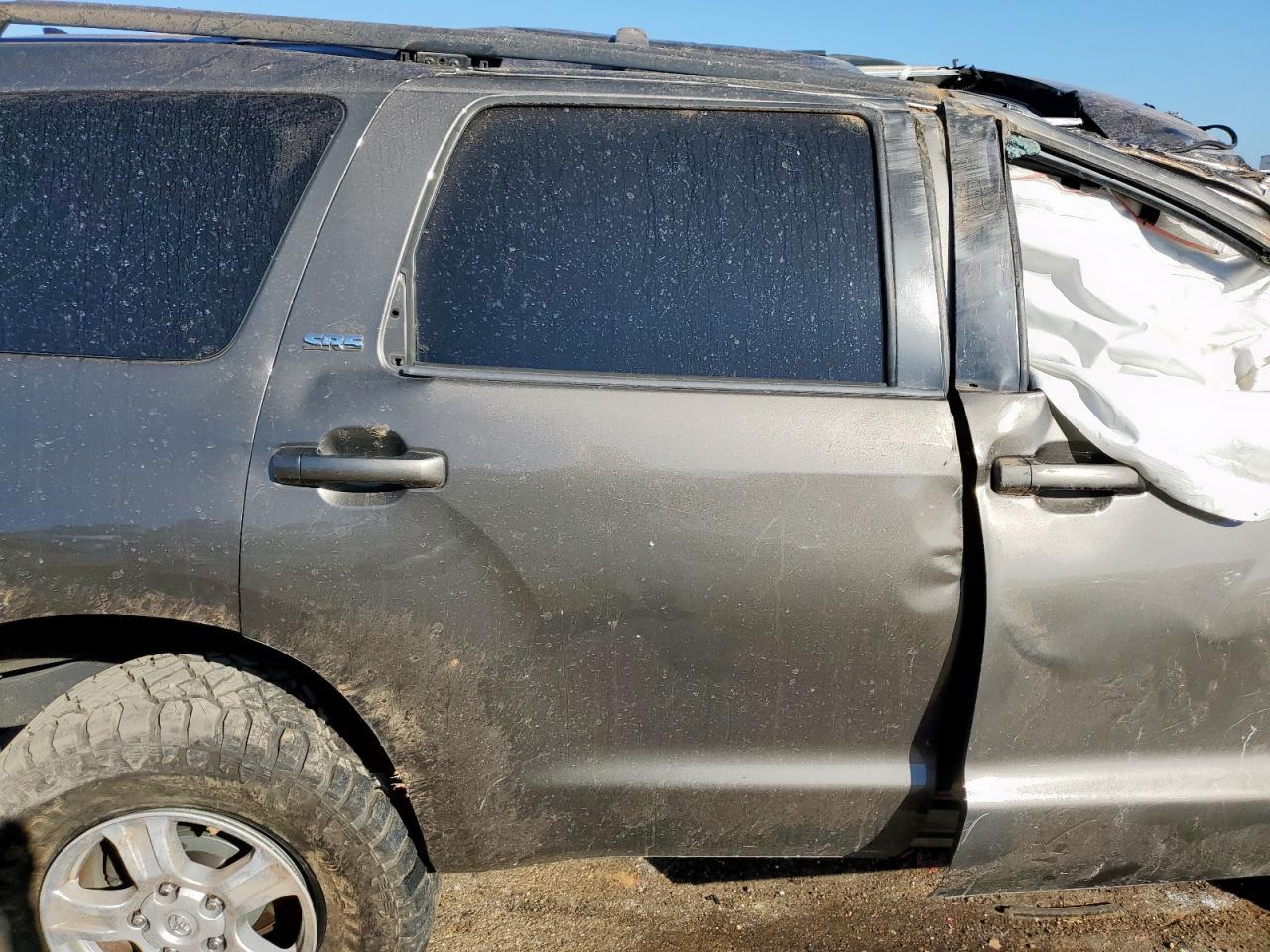 2016 Toyota Sequoia Sr5 - zdjęcie 11