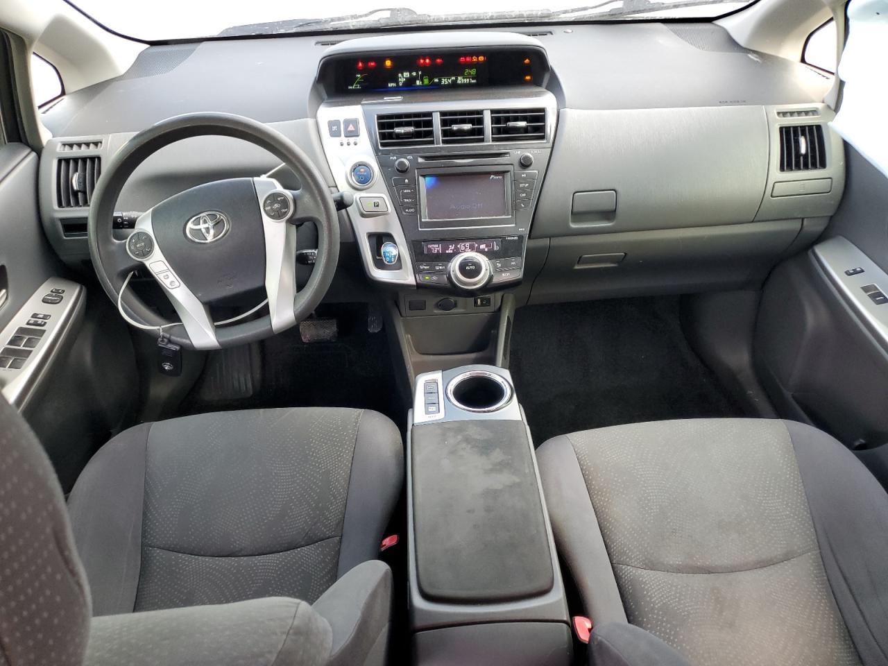 2014 Toyota Prius V - zdjęcie 8