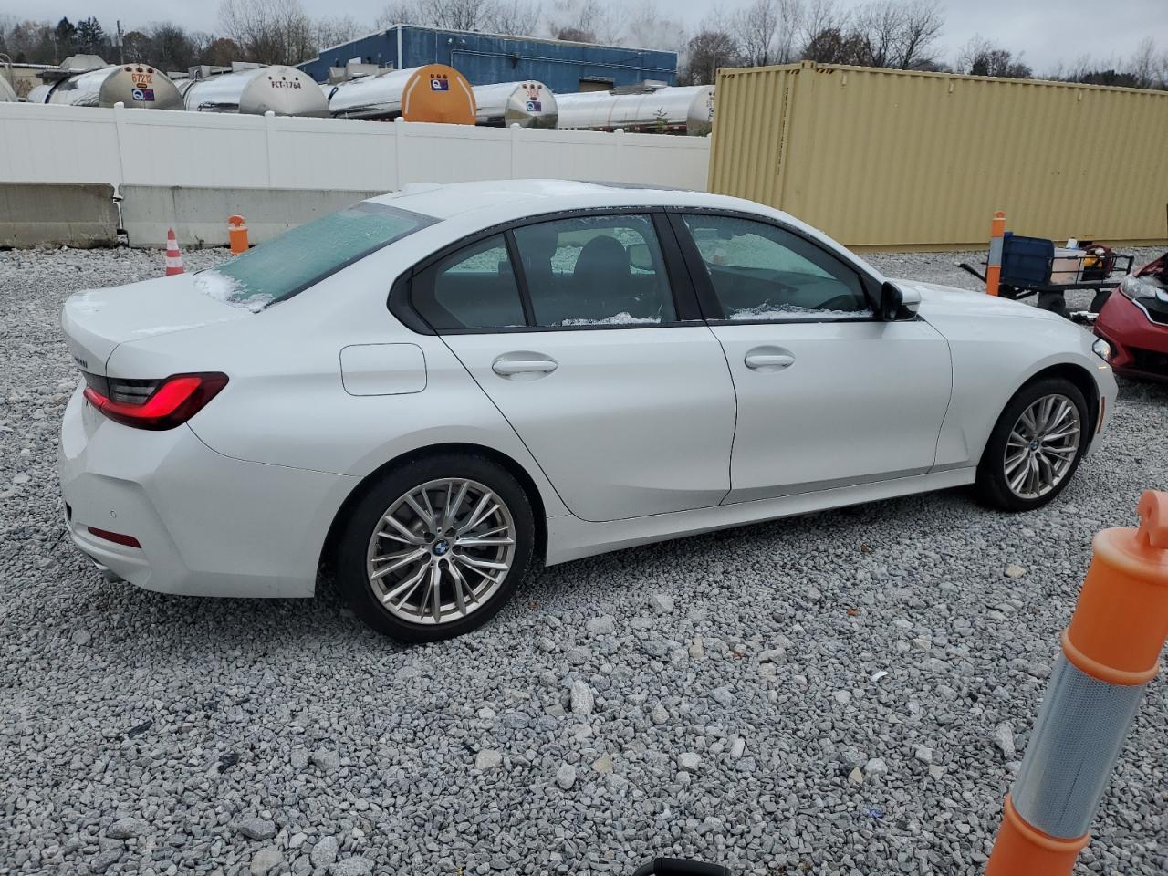 2023 BMW Seria 3 - zdjęcie 3